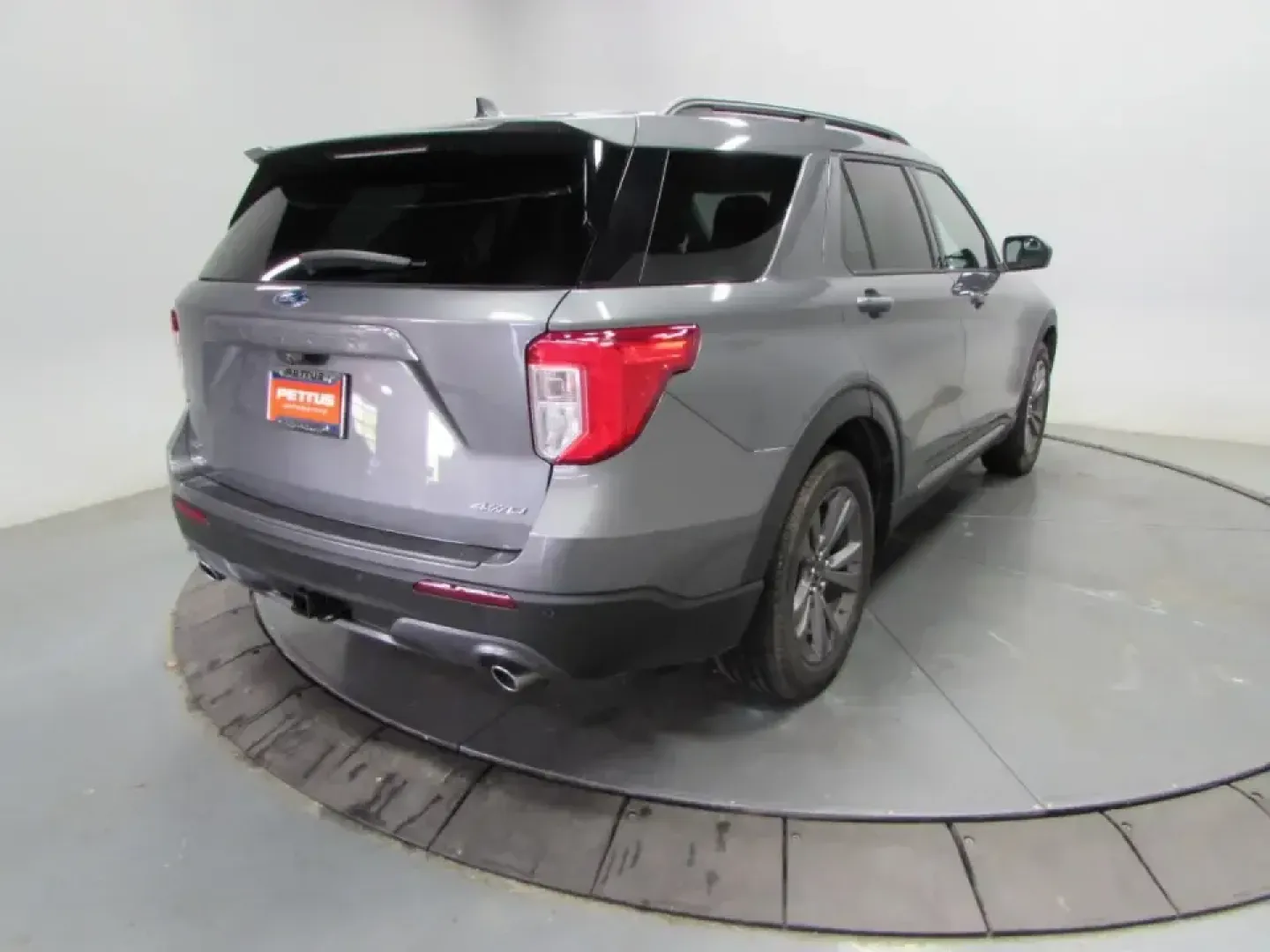 2021 /Light Slate Ford Explorer XLT (1FMSK8DH0MG) with an 2.3L L4 DOHC 16V engine, Automatic transmission, located at 12836 Highway 21, De Soto, MO, 63020, (636) 337-7777, 38.151867, -90.575615 - Ready for school drop-offs, long commutes down MO-21, and weekend escapes to Washington State Park or a day trip toward St. Louis, this 2021 Ford Explorer XLT is the kind of SUV that fits real life in De Soto. With confident Four Wheel Drive for rough weather, roomy three-row flexibility for growing - Photo#6