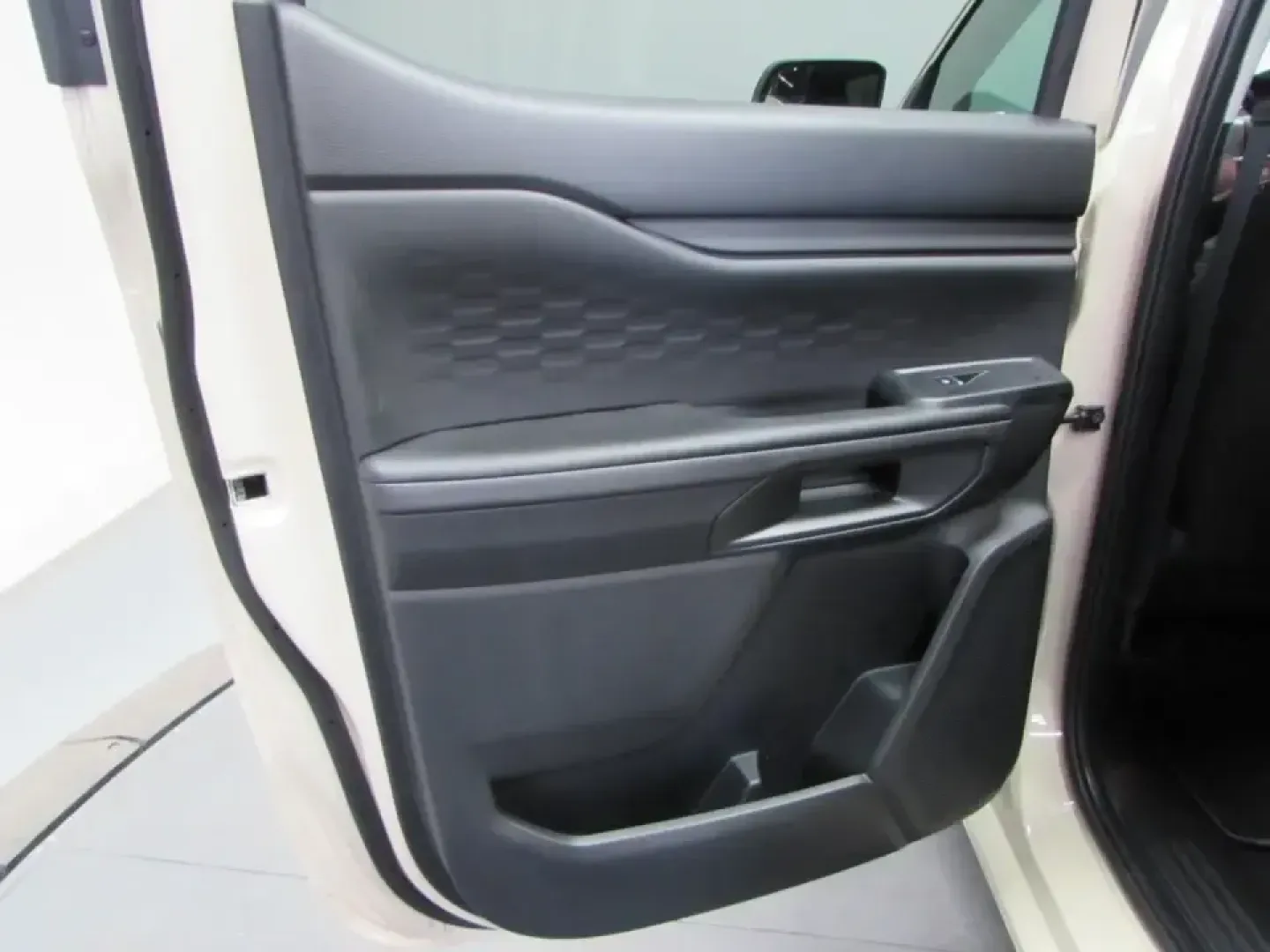 2026 /Ebony Ford Ranger XL (1FTER4PH6TL) with an 2.3L EcoBoost engine, Automatic transmission, located at 12836 Highway 21, De Soto, MO, 63020, (636) 337-7777, 38.151867, -90.575615 - Built for busy workweeks in De Soto and spontaneous weekend escapes to the Ozarks, this **2026 Ford Ranger XL 4WD** is the kind of midsize truck that fits real life-whether you're hauling supplies, commuting down **MO-21**, or loading up for a river day near the **Big River**. With just **5 miles** - Photo#13
