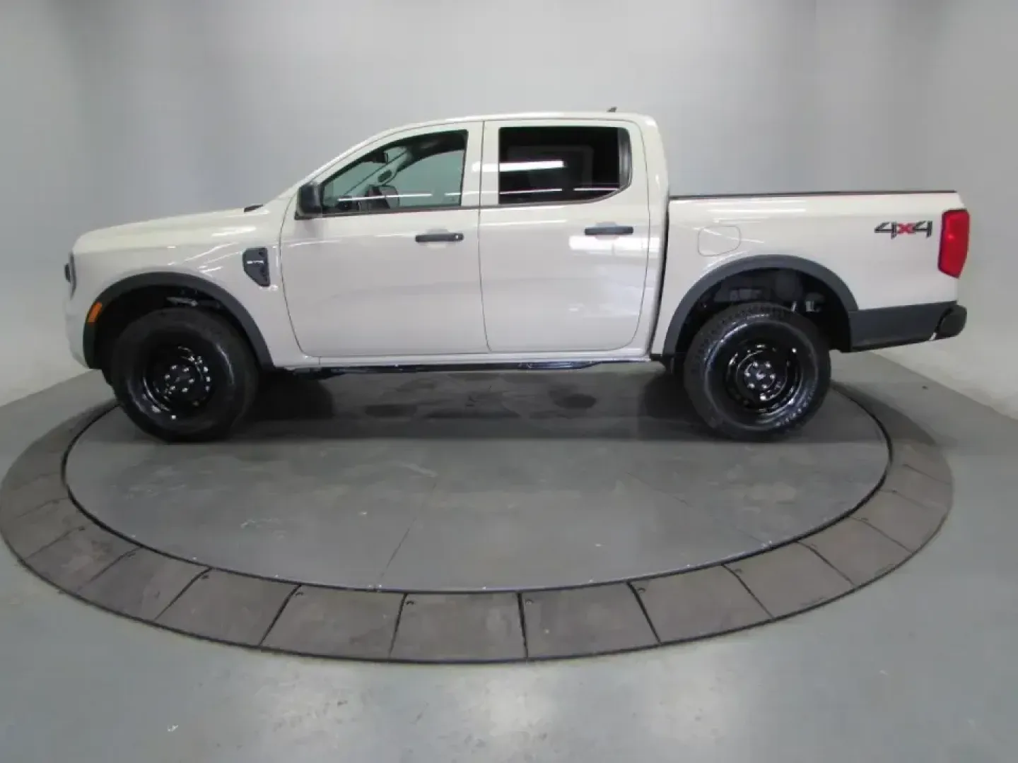 2026 /Ebony Ford Ranger XL (1FTER4PH6TL) with an 2.3L EcoBoost engine, Automatic transmission, located at 12836 Highway 21, De Soto, MO, 63020, (636) 337-7777, 38.151867, -90.575615 - Built for busy workweeks in De Soto and spontaneous weekend escapes to the Ozarks, this **2026 Ford Ranger XL 4WD** is the kind of midsize truck that fits real life-whether you're hauling supplies, commuting down **MO-21**, or loading up for a river day near the **Big River**. With just **5 miles** - Photo#3