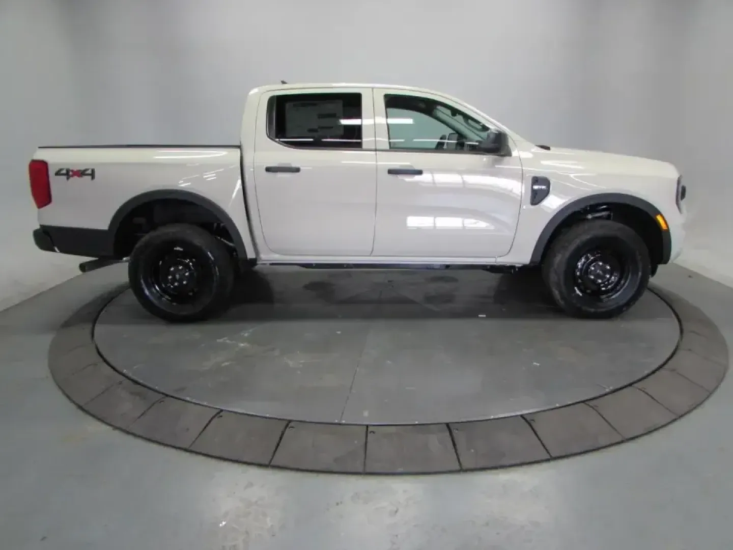 2026 /Ebony Ford Ranger XL (1FTER4PH6TL) with an 2.3L EcoBoost engine, Automatic transmission, located at 12836 Highway 21, De Soto, MO, 63020, (636) 337-7777, 38.151867, -90.575615 - Built for busy workweeks in De Soto and spontaneous weekend escapes to the Ozarks, this **2026 Ford Ranger XL 4WD** is the kind of midsize truck that fits real life-whether you're hauling supplies, commuting down **MO-21**, or loading up for a river day near the **Big River**. With just **5 miles** - Photo#7
