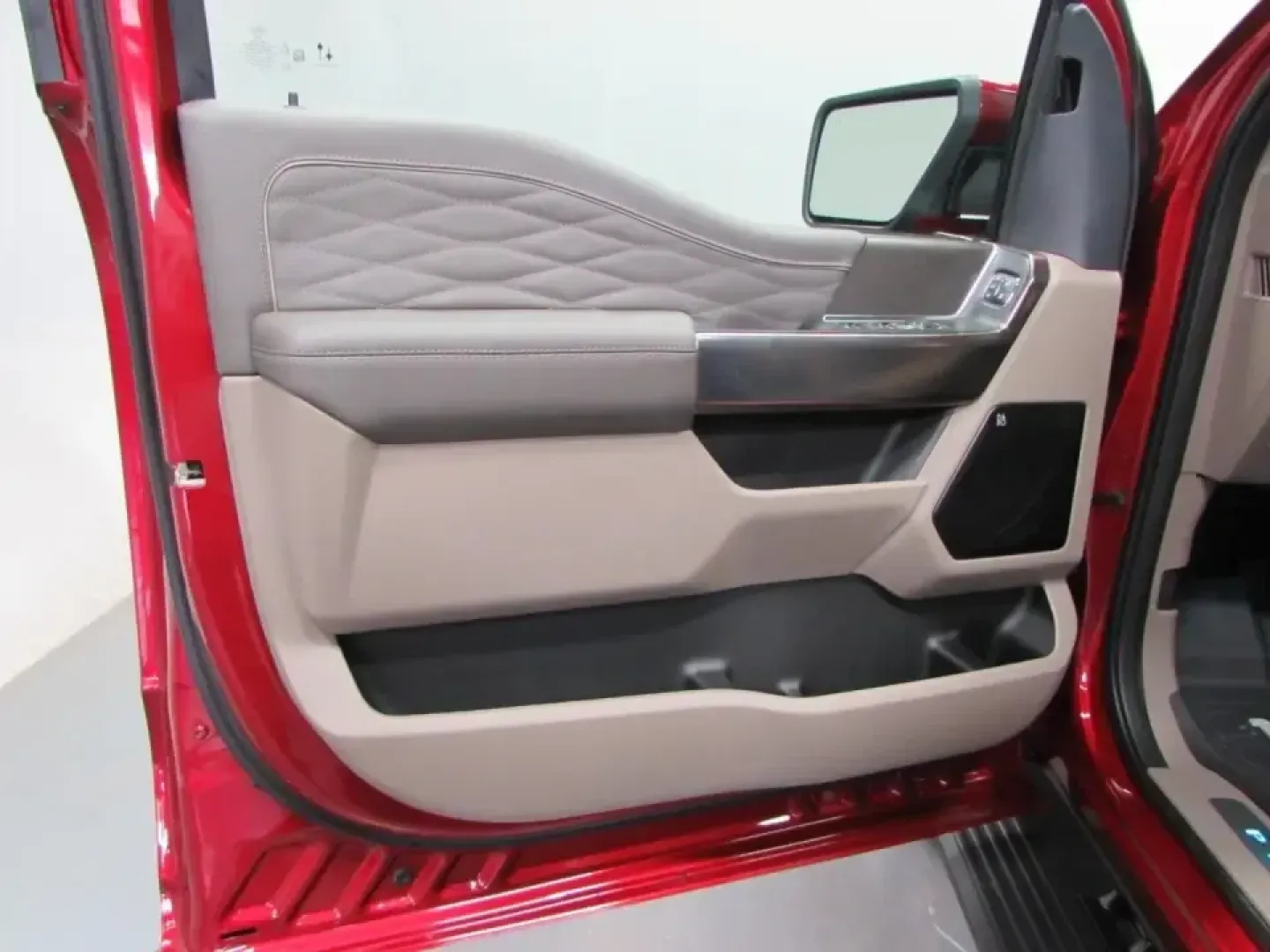 2026 Ford F-150 Platinum (1FTFW7LD0TF) with an 3.5L V6 engine, 6A transmission, located at 12836 Highway 21, De Soto, MO, 63020, (636) 337-7777, 38.151867, -90.575615 - Whether your weekends revolve around towing a boat to nearby lakes, hauling gear for home projects, or packing up the crew for a road trip down I55, this 2026 Ford F150 Platinum Hybrid is built for a lifestyle that doesn't slow down. With just **5 miles** on the odometer, it offers the confidence of - Photo#11