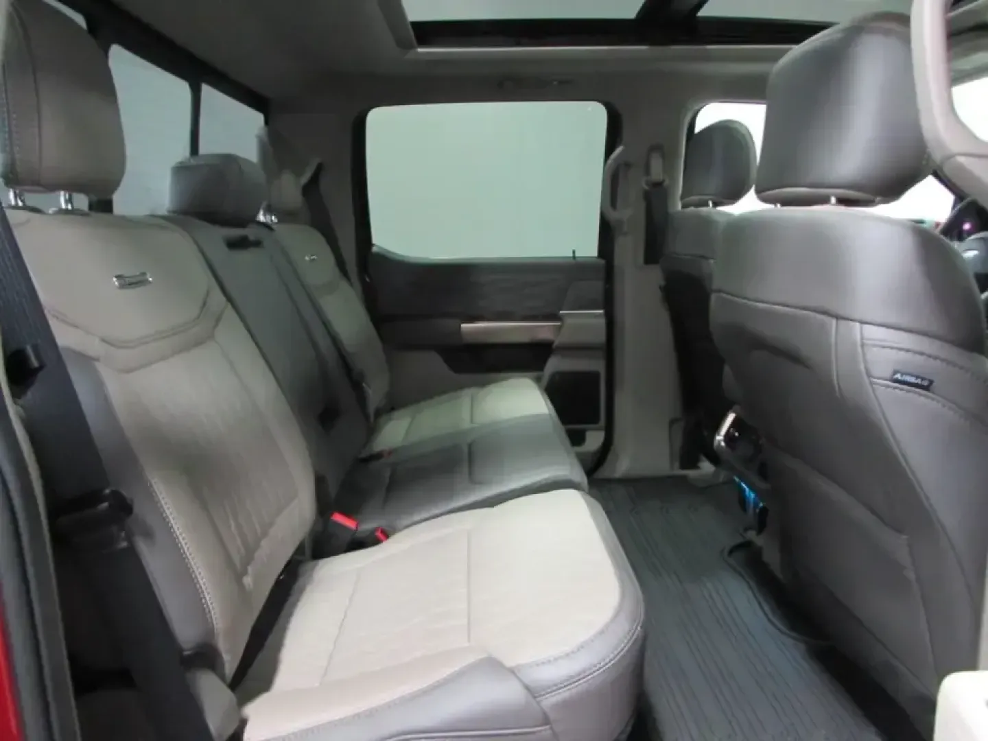 2026 Ford F-150 Platinum (1FTFW7LD0TF) with an 3.5L V6 engine, 6A transmission, located at 12836 Highway 21, De Soto, MO, 63020, (636) 337-7777, 38.151867, -90.575615 - Whether your weekends revolve around towing a boat to nearby lakes, hauling gear for home projects, or packing up the crew for a road trip down I55, this 2026 Ford F150 Platinum Hybrid is built for a lifestyle that doesn't slow down. With just **5 miles** on the odometer, it offers the confidence of - Photo#18