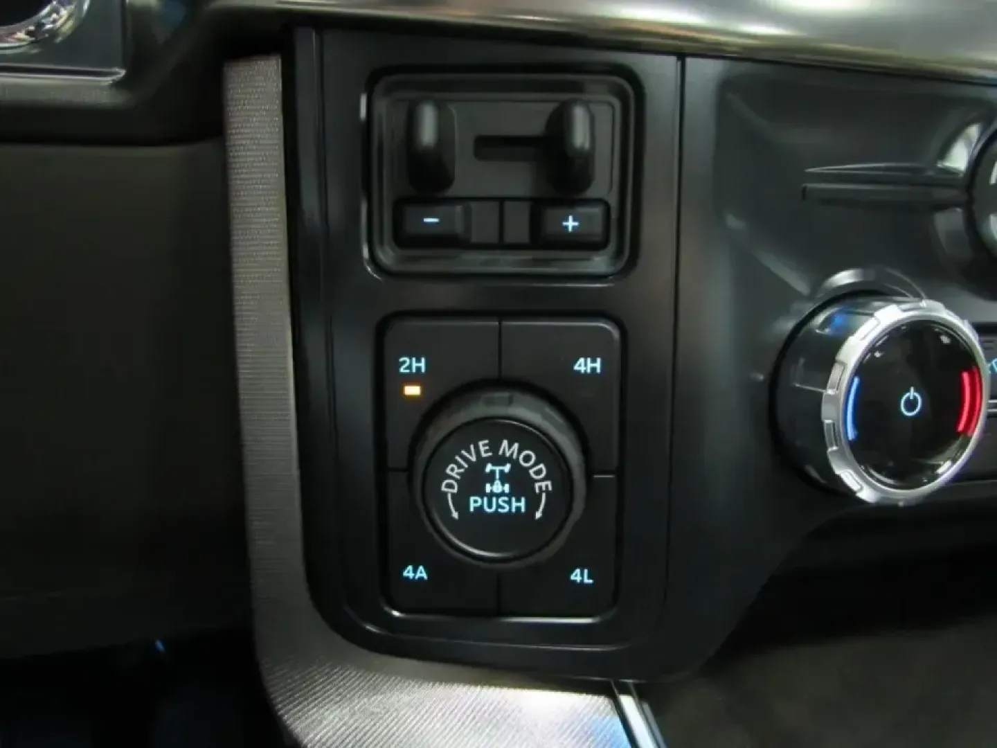 2026 Ford F-150 Platinum (1FTFW7LD0TF) with an 3.5L V6 engine, 6A transmission, located at 12836 Highway 21, De Soto, MO, 63020, (636) 337-7777, 38.151867, -90.575615 - Whether your weekends revolve around towing a boat to nearby lakes, hauling gear for home projects, or packing up the crew for a road trip down I55, this 2026 Ford F150 Platinum Hybrid is built for a lifestyle that doesn't slow down. With just **5 miles** on the odometer, it offers the confidence of - Photo#30