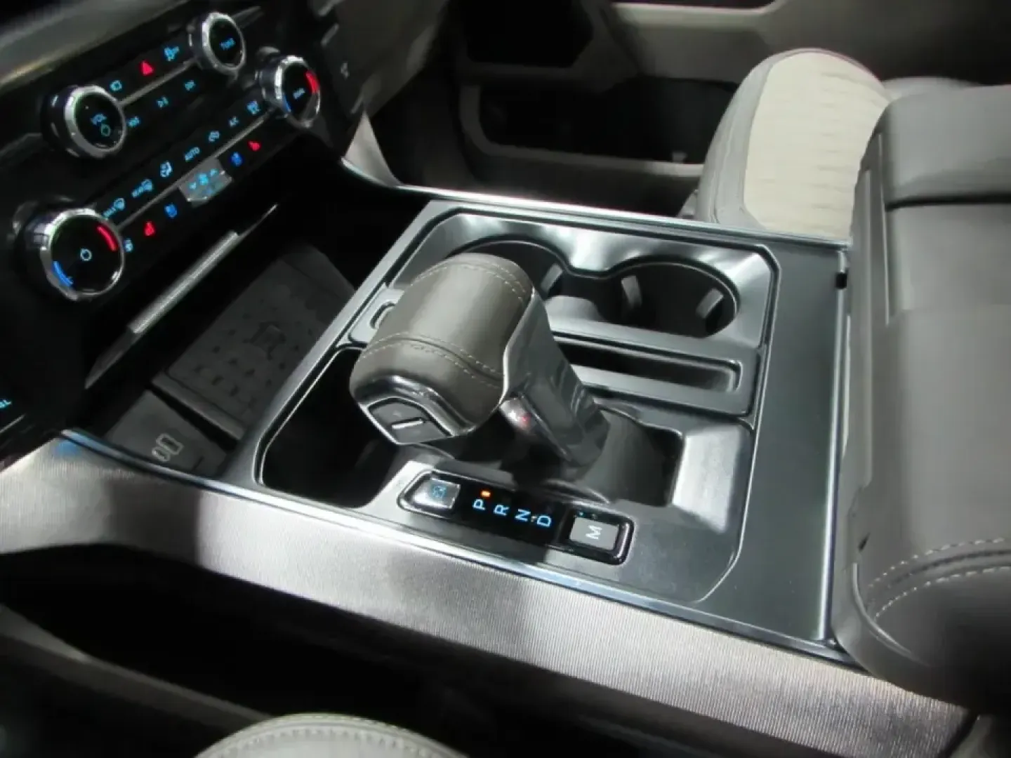 2026 Ford F-150 Platinum (1FTFW7LD0TF) with an 3.5L V6 engine, 6A transmission, located at 12836 Highway 21, De Soto, MO, 63020, (636) 337-7777, 38.151867, -90.575615 - Whether your weekends revolve around towing a boat to nearby lakes, hauling gear for home projects, or packing up the crew for a road trip down I55, this 2026 Ford F150 Platinum Hybrid is built for a lifestyle that doesn't slow down. With just **5 miles** on the odometer, it offers the confidence of - Photo#31