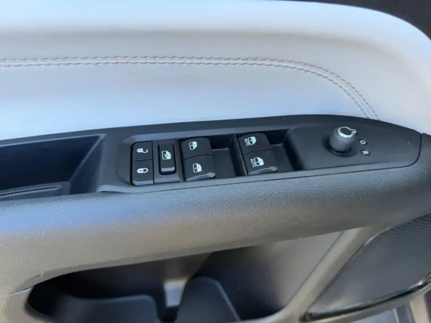 2024 /Black Leather Jeep Compass Limited (3C4NJDCNXRT) with an 2.0L I4 DOHC DI Turbo engine, Automatic transmission, located at 970 Woodlawn Dr., Farmington, MO, 63640, (573) 431-7800, 37.825642, -90.468674 - Weekend getaways to the St. Francois Mountains, confident winter commuting on slick Missouri mornings, and everyday errands around town-this 2024 Jeep Compass Limited 4x4 is built for the lifestyle of drivers who want one SUV that can do it all. If you've been searching used cars near me and need a - Photo#17