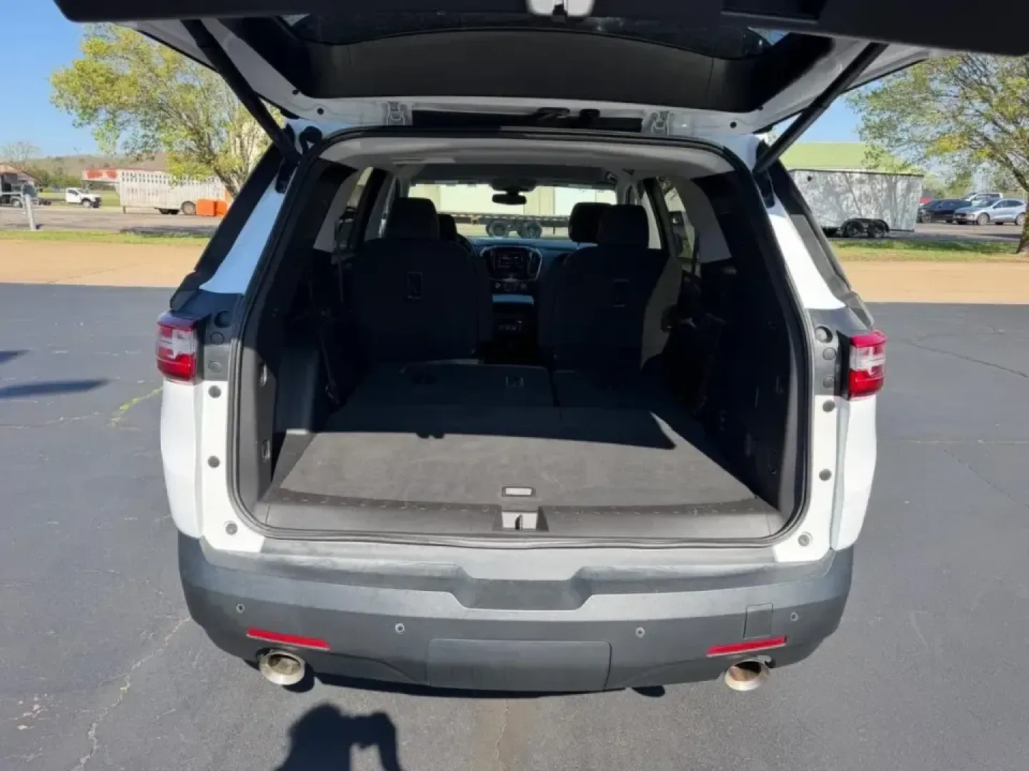 2021 /Jet Black Cloth Chevrolet Traverse LT 1LT (1GNEVGKW1MJ) with an 3.6L V6 / SIDI / VVT engine, Automatic transmission, located at 970 Woodlawn Dr., Farmington, MO, 63640, (573) 431-7800, 37.825642, -90.468674 - Pack up the kids, load the cooler, and point the nose toward weekend fun-this 2021 Chevrolet Traverse LT 1LT is built for real-life family logistics and road-trip comfort, with the confidence of All Wheel Drive for Missouri weather and those last-minute getaways. If you've been searching for a spaci - Photo#4