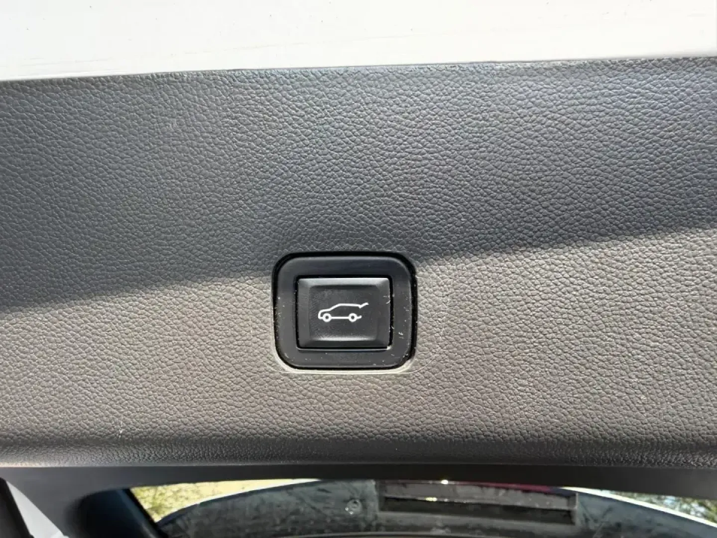 2021 /Jet Black Cloth Chevrolet Traverse LT 1LT (1GNEVGKW1MJ) with an 3.6L V6 / SIDI / VVT engine, Automatic transmission, located at 970 Woodlawn Dr., Farmington, MO, 63640, (573) 431-7800, 37.825642, -90.468674 - Pack up the kids, load the cooler, and point the nose toward weekend fun-this 2021 Chevrolet Traverse LT 1LT is built for real-life family logistics and road-trip comfort, with the confidence of All Wheel Drive for Missouri weather and those last-minute getaways. If you've been searching for a spaci - Photo#5