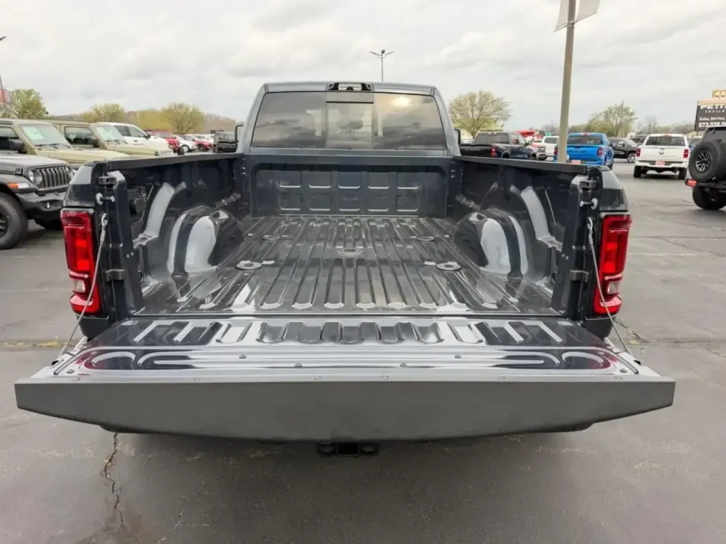 2026 /Diesel Gray/Black Cloth Ram 3500 Tradesman (3C63RRGL2TG) with an Straight 6 Turbocharged Diesel engine, 6A transmission, located at 970 Woodlawn Dr., Farmington, MO, 63640, (573) 431-7800, 37.825642, -90.468674 - Built for the kind of life that doesn't stop when the pavement ends, this 2026 Ram 3500 Tradesman is the work-and-weekend truck for Farmington drivers who haul, tow, and travel with confidence-whether you're heading out before sunrise for the jobsite, loading up for a family road trip, or pulling a - Photo#4