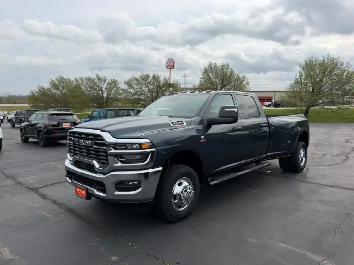 2026 /Diesel Gray/Black Cloth Ram 3500 Tradesman (3C63RRGL2TG) with an Straight 6 Turbocharged Diesel engine, 6A transmission, located at 970 Woodlawn Dr., Farmington, MO, 63640, (573) 431-7800, 37.825642, -90.468674 - Built for the kind of life that doesn't stop when the pavement ends, this 2026 Ram 3500 Tradesman is the work-and-weekend truck for Farmington drivers who haul, tow, and travel with confidence-whether you're heading out before sunrise for the jobsite, loading up for a family road trip, or pulling a - Photo#6