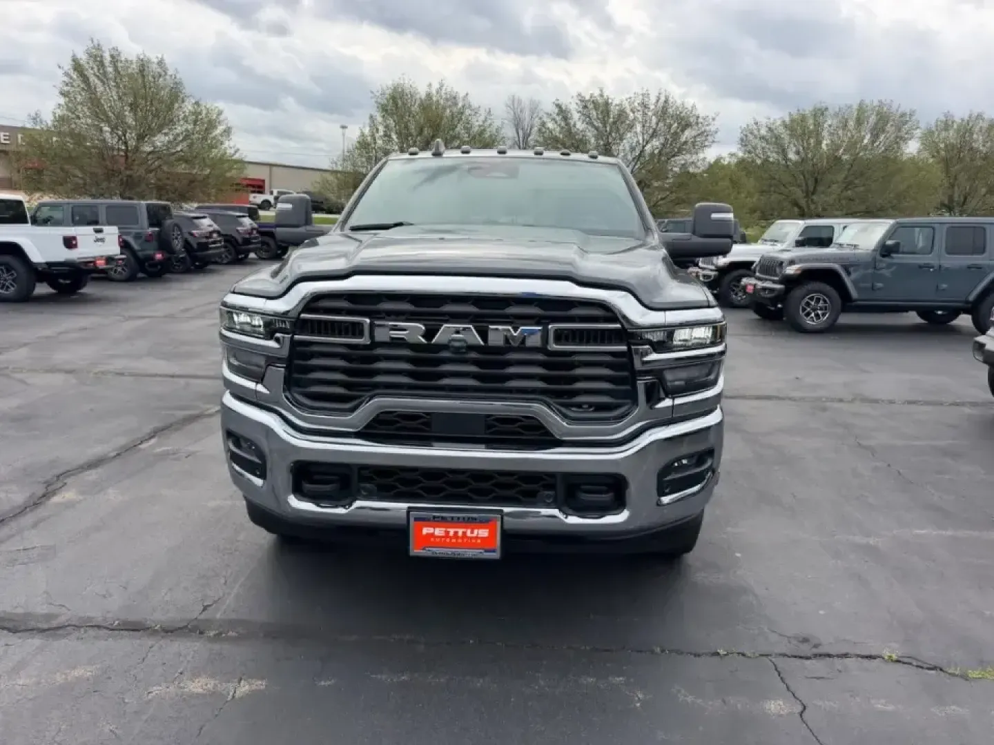 2026 /Diesel Gray/Black Cloth Ram 3500 Tradesman (3C63RRGL2TG) with an Straight 6 Turbocharged Diesel engine, 6A transmission, located at 970 Woodlawn Dr., Farmington, MO, 63640, (573) 431-7800, 37.825642, -90.468674 - Built for the kind of life that doesn't stop when the pavement ends, this 2026 Ram 3500 Tradesman is the work-and-weekend truck for Farmington drivers who haul, tow, and travel with confidence-whether you're heading out before sunrise for the jobsite, loading up for a family road trip, or pulling a - Photo#7