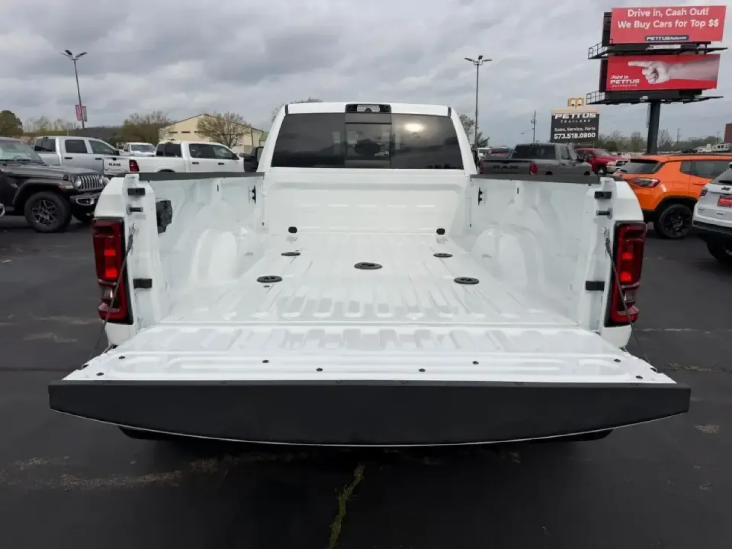 2026 /Diesel Gray/Black Cloth Ram 3500 Tradesman (3C63RRGL4TG) with an Straight 6 Turbocharged Diesel engine, 6A transmission, located at 970 Woodlawn Dr., Farmington, MO, 63640, (573) 431-7800, 37.825642, -90.468674 - Built for the kind of life where the workday doesn't end at 5 and the weekend starts with a trailer hitch, this 2026 Ram 3500 Tradesman is the heavy-duty partner for hauling, towing, and getting confidently through Missouri backroads year-round. Whether you're a contractor heading out before sunrise - Photo#4