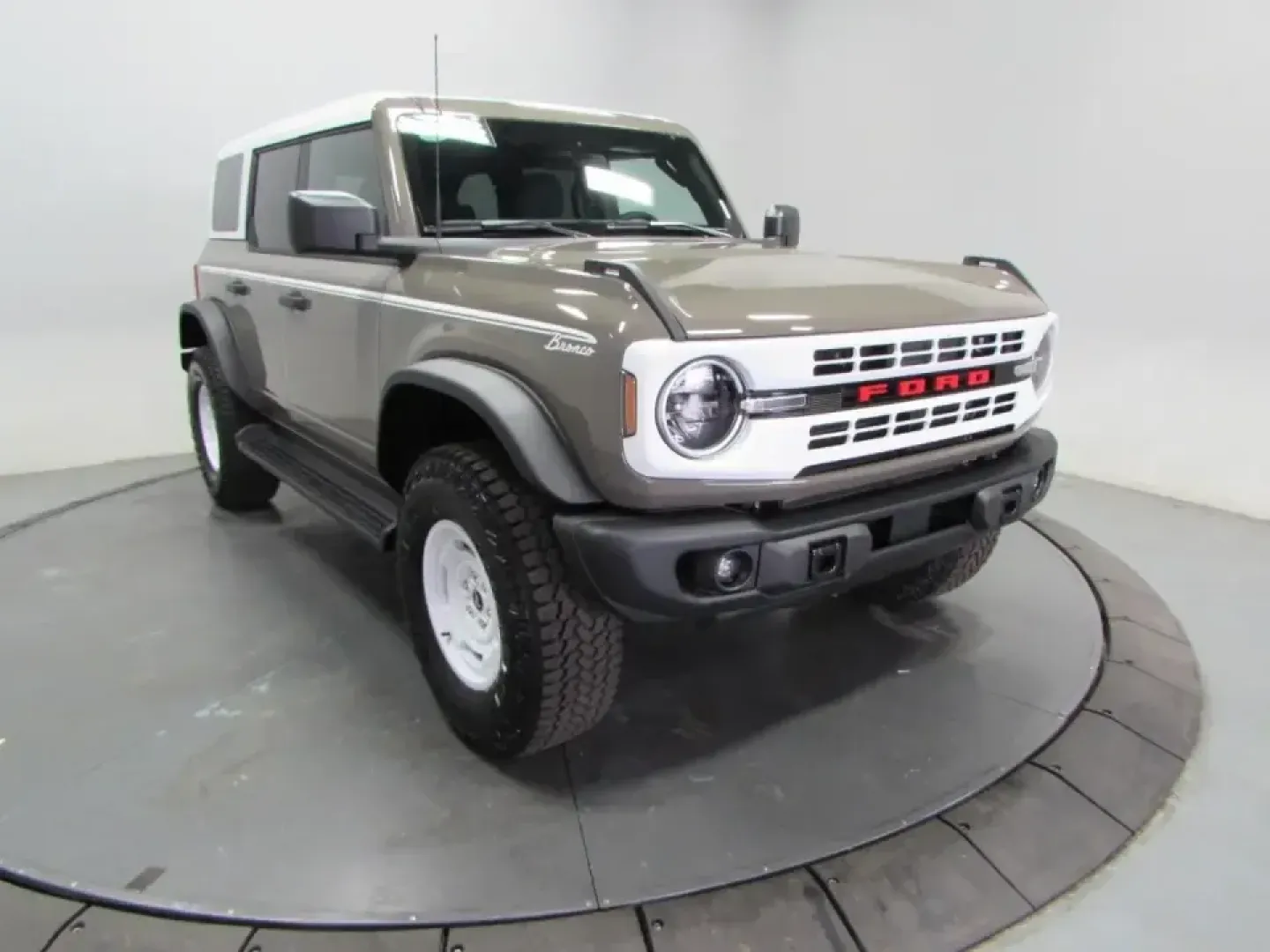 2026 Ford Bronco Heritage Edition (1FMEE4DP0TL) with an 2.7L V6 engine, located at 12836 Highway 21, De Soto, MO, 63020, (636) 337-7777, 38.151867, -90.575615 - Ready for weekends that start in De Soto and end somewhere off the map? The 2026 Ford Bronco Heritage Edition is built for Missouri backroads, campground getaways, and confident daily driving-whether you're cruising to work, loading up for a family road trip, or chasing fresh air past the hills and - Photo#0
