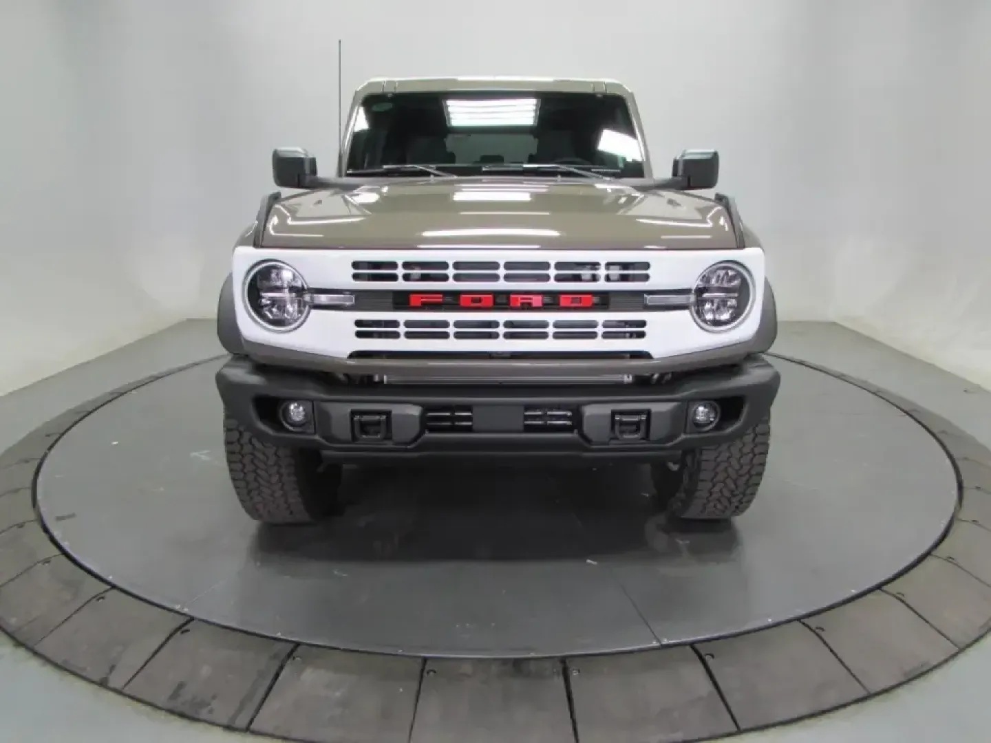 2026 Ford Bronco Heritage Edition (1FMEE4DP0TL) with an 2.7L V6 engine, located at 12836 Highway 21, De Soto, MO, 63020, (636) 337-7777, 38.151867, -90.575615 - Ready for weekends that start in De Soto and end somewhere off the map? The 2026 Ford Bronco Heritage Edition is built for Missouri backroads, campground getaways, and confident daily driving-whether you're cruising to work, loading up for a family road trip, or chasing fresh air past the hills and - Photo#1