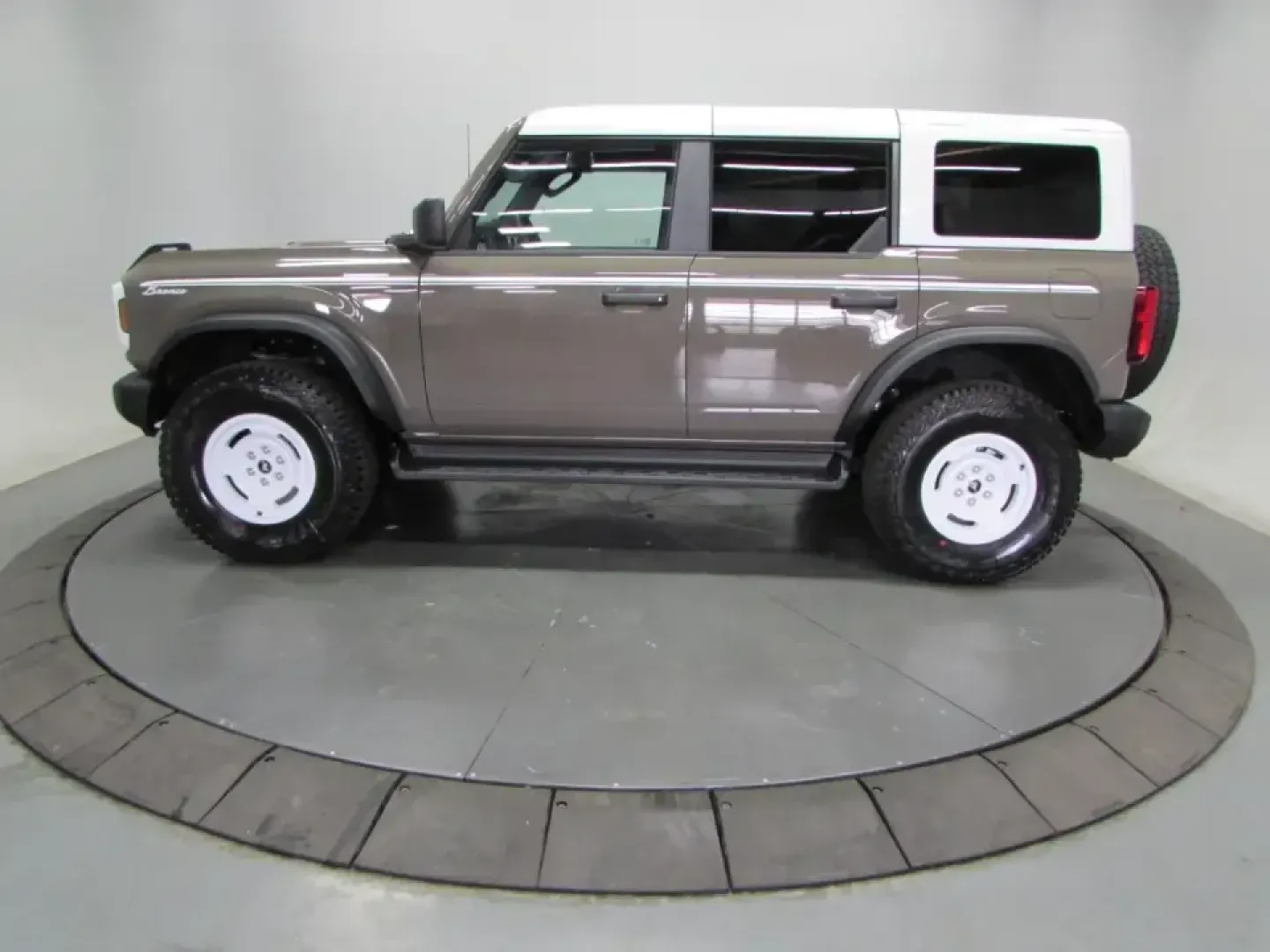 2026 Ford Bronco Heritage Edition (1FMEE4DP0TL) with an 2.7L V6 engine, located at 12836 Highway 21, De Soto, MO, 63020, (636) 337-7777, 38.151867, -90.575615 - Ready for weekends that start in De Soto and end somewhere off the map? The 2026 Ford Bronco Heritage Edition is built for Missouri backroads, campground getaways, and confident daily driving-whether you're cruising to work, loading up for a family road trip, or chasing fresh air past the hills and - Photo#3