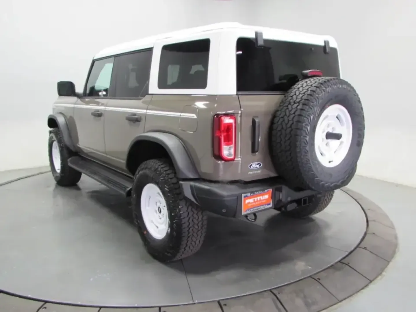 2026 Ford Bronco Heritage Edition (1FMEE4DP0TL) with an 2.7L V6 engine, located at 12836 Highway 21, De Soto, MO, 63020, (636) 337-7777, 38.151867, -90.575615 - Ready for weekends that start in De Soto and end somewhere off the map? The 2026 Ford Bronco Heritage Edition is built for Missouri backroads, campground getaways, and confident daily driving-whether you're cruising to work, loading up for a family road trip, or chasing fresh air past the hills and - Photo#4
