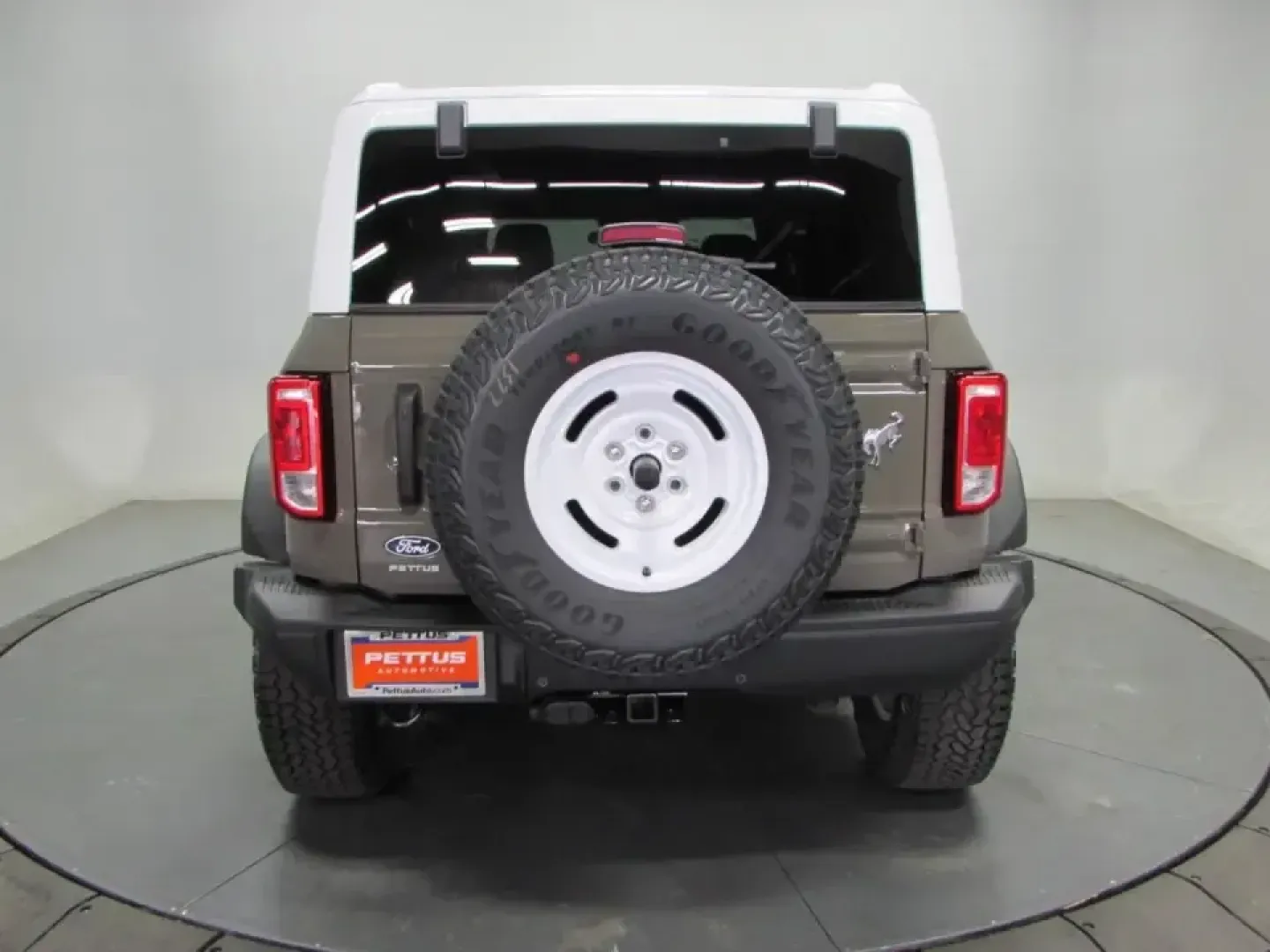 2026 Ford Bronco Heritage Edition (1FMEE4DP0TL) with an 2.7L V6 engine, located at 12836 Highway 21, De Soto, MO, 63020, (636) 337-7777, 38.151867, -90.575615 - Ready for weekends that start in De Soto and end somewhere off the map? The 2026 Ford Bronco Heritage Edition is built for Missouri backroads, campground getaways, and confident daily driving-whether you're cruising to work, loading up for a family road trip, or chasing fresh air past the hills and - Photo#5