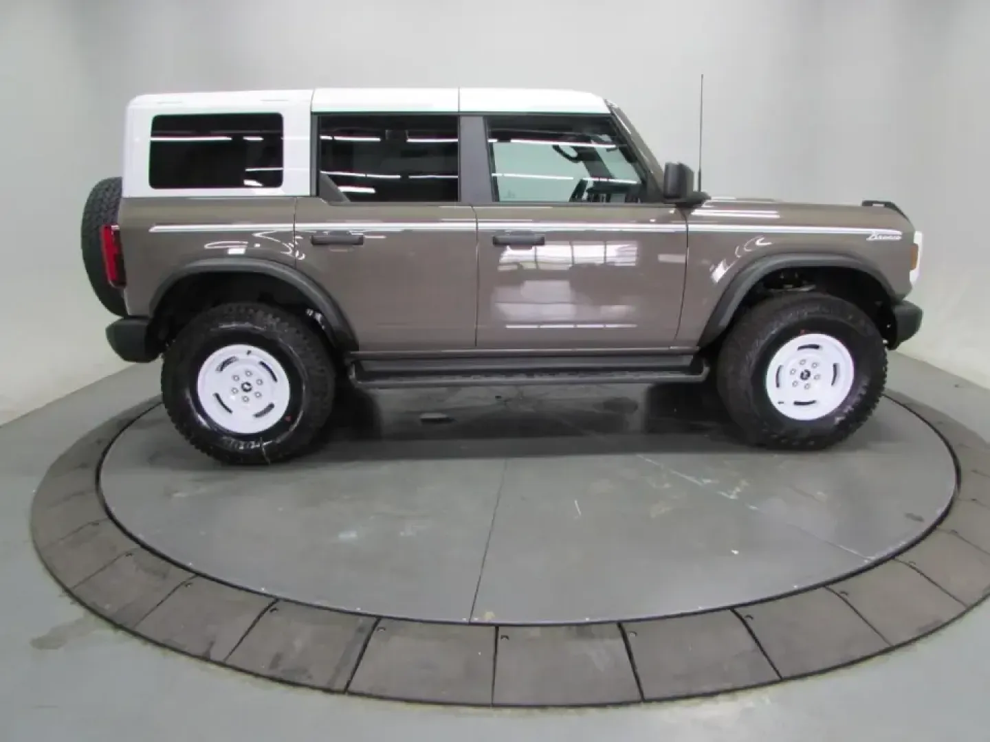 2026 Ford Bronco Heritage Edition (1FMEE4DP0TL) with an 2.7L V6 engine, located at 12836 Highway 21, De Soto, MO, 63020, (636) 337-7777, 38.151867, -90.575615 - Ready for weekends that start in De Soto and end somewhere off the map? The 2026 Ford Bronco Heritage Edition is built for Missouri backroads, campground getaways, and confident daily driving-whether you're cruising to work, loading up for a family road trip, or chasing fresh air past the hills and - Photo#7
