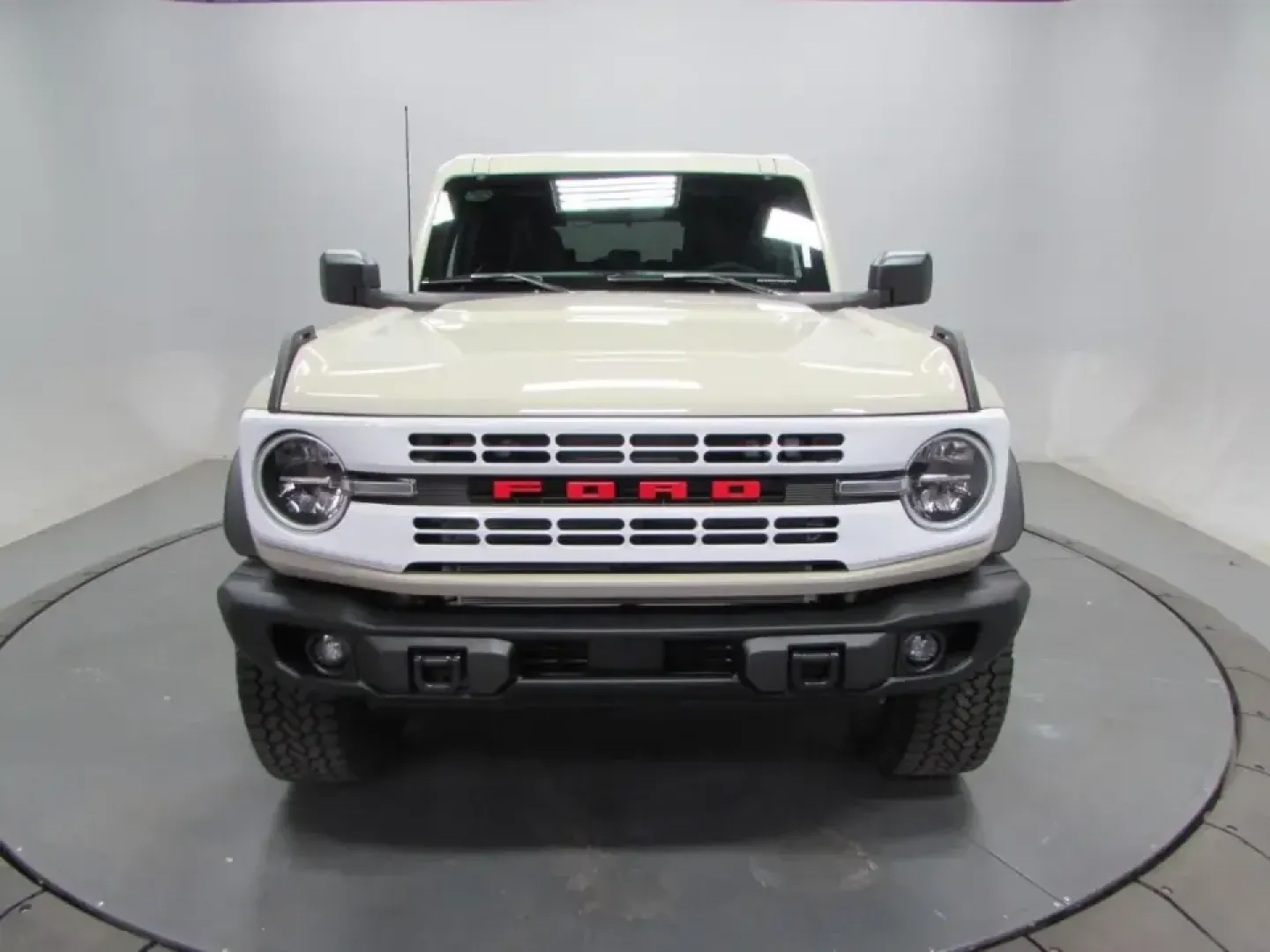 2026 Ford Bronco Heritage Edition (1FMEE4DP4TL) with an 2.7L V6 engine, located at 12836 Highway 21, De Soto, MO, 63020, (636) 337-7777, 38.151867, -90.575615 - Weekend escapes, muddy trailheads, and scenic backroads feel a lot closer when your SUV is built to turn let's go into a real plan. If your lifestyle includes exploring Mark Twain National Forest, cruising down Missouri Hwy 21, or packing up for a quick getaway after work, this **2026 Ford Bronco He - Photo#1