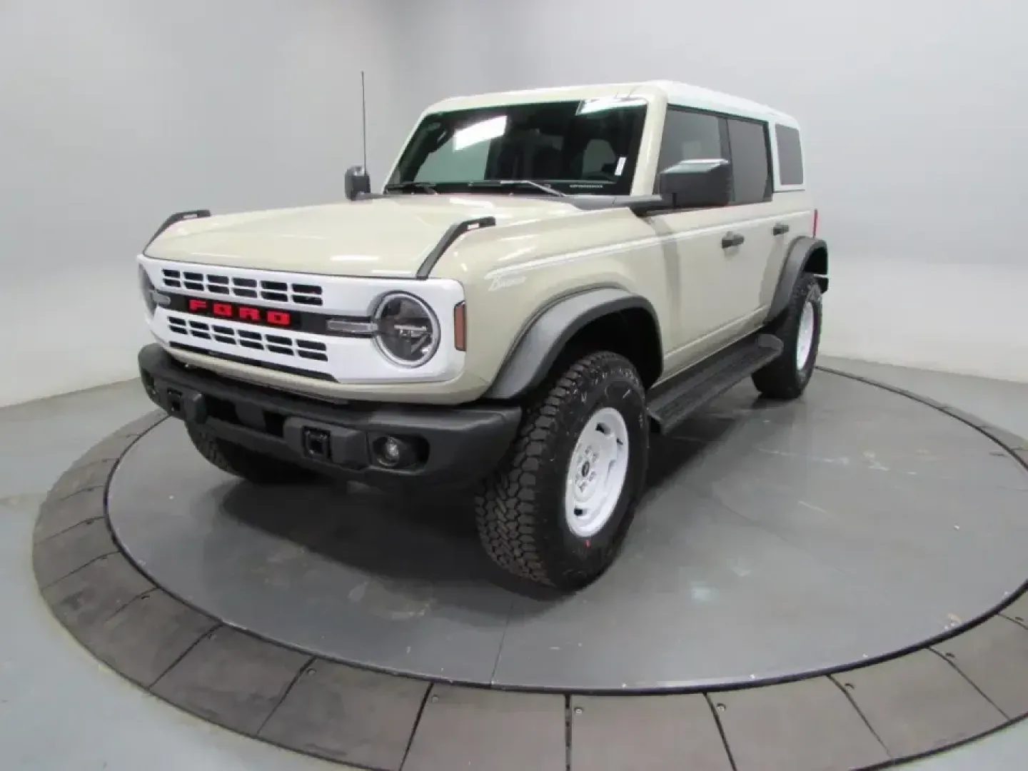 2026 Ford Bronco Heritage Edition (1FMEE4DP4TL) with an 2.7L V6 engine, located at 12836 Highway 21, De Soto, MO, 63020, (636) 337-7777, 38.151867, -90.575615 - Weekend escapes, muddy trailheads, and scenic backroads feel a lot closer when your SUV is built to turn let's go into a real plan. If your lifestyle includes exploring Mark Twain National Forest, cruising down Missouri Hwy 21, or packing up for a quick getaway after work, this **2026 Ford Bronco He - Photo#2