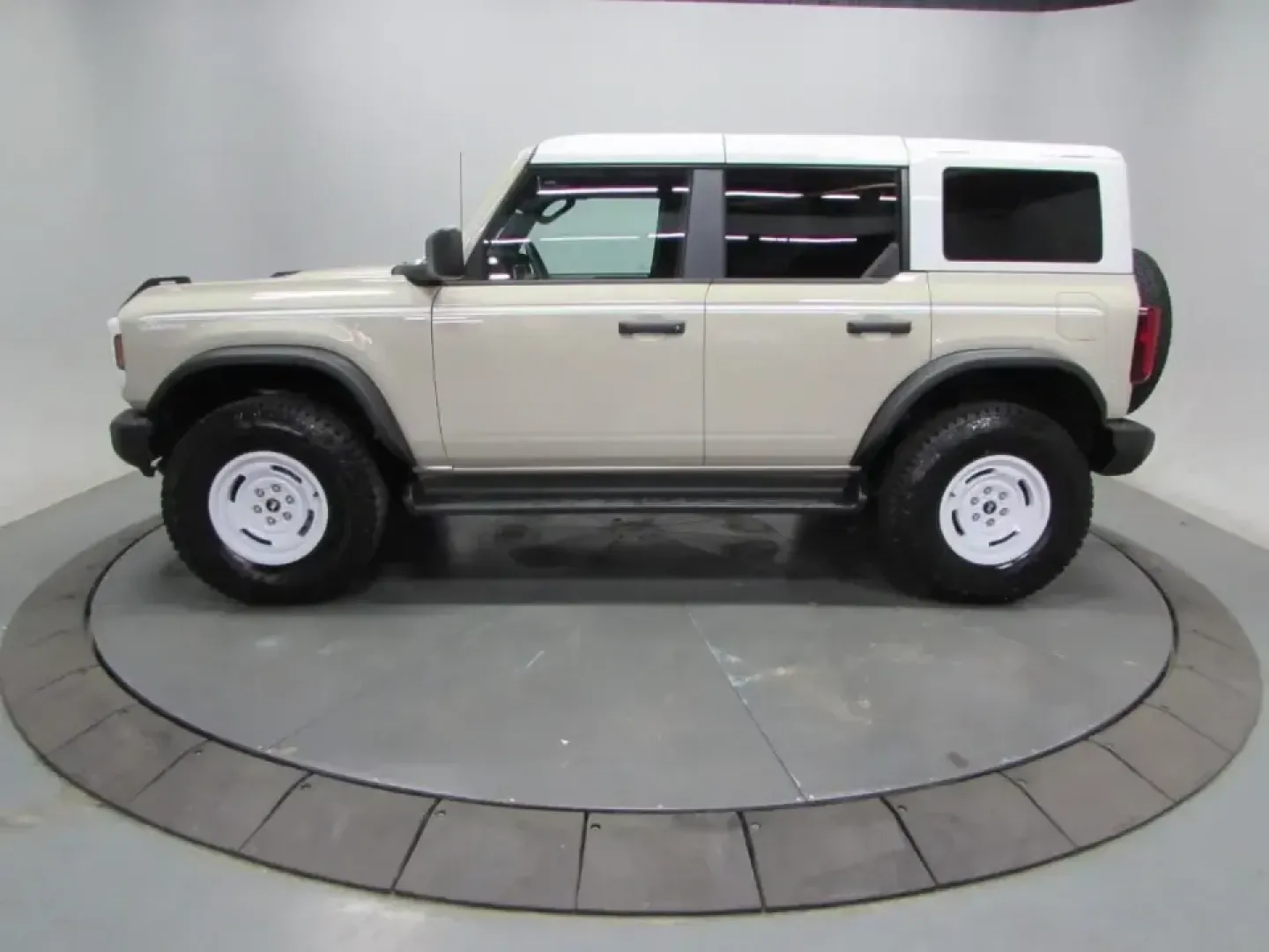 2026 Ford Bronco Heritage Edition (1FMEE4DP4TL) with an 2.7L V6 engine, located at 12836 Highway 21, De Soto, MO, 63020, (636) 337-7777, 38.151867, -90.575615 - Weekend escapes, muddy trailheads, and scenic backroads feel a lot closer when your SUV is built to turn let's go into a real plan. If your lifestyle includes exploring Mark Twain National Forest, cruising down Missouri Hwy 21, or packing up for a quick getaway after work, this **2026 Ford Bronco He - Photo#3