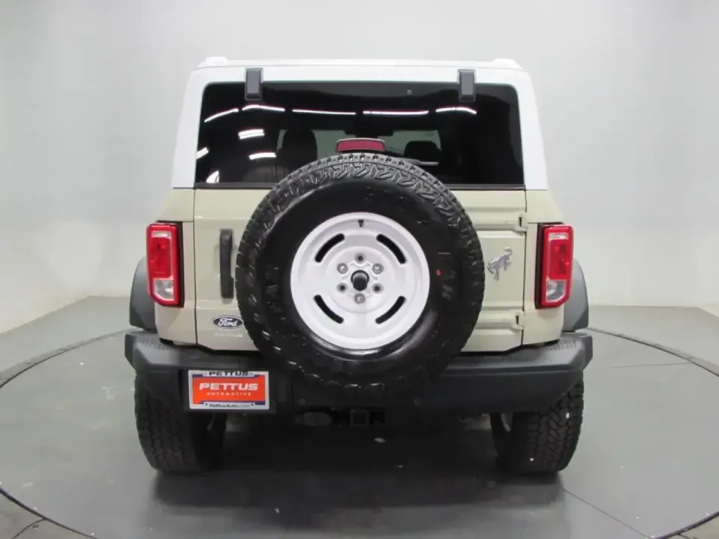 2026 Ford Bronco Heritage Edition (1FMEE4DP4TL) with an 2.7L V6 engine, located at 12836 Highway 21, De Soto, MO, 63020, (636) 337-7777, 38.151867, -90.575615 - Weekend escapes, muddy trailheads, and scenic backroads feel a lot closer when your SUV is built to turn let's go into a real plan. If your lifestyle includes exploring Mark Twain National Forest, cruising down Missouri Hwy 21, or packing up for a quick getaway after work, this **2026 Ford Bronco He - Photo#5