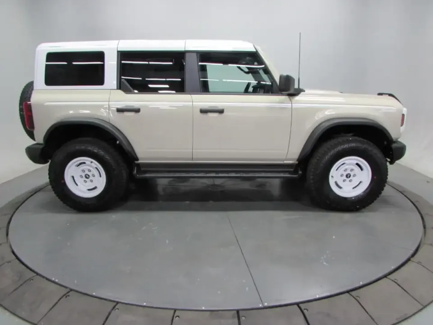2026 Ford Bronco Heritage Edition (1FMEE4DP4TL) with an 2.7L V6 engine, located at 12836 Highway 21, De Soto, MO, 63020, (636) 337-7777, 38.151867, -90.575615 - Weekend escapes, muddy trailheads, and scenic backroads feel a lot closer when your SUV is built to turn let's go into a real plan. If your lifestyle includes exploring Mark Twain National Forest, cruising down Missouri Hwy 21, or packing up for a quick getaway after work, this **2026 Ford Bronco He - Photo#7
