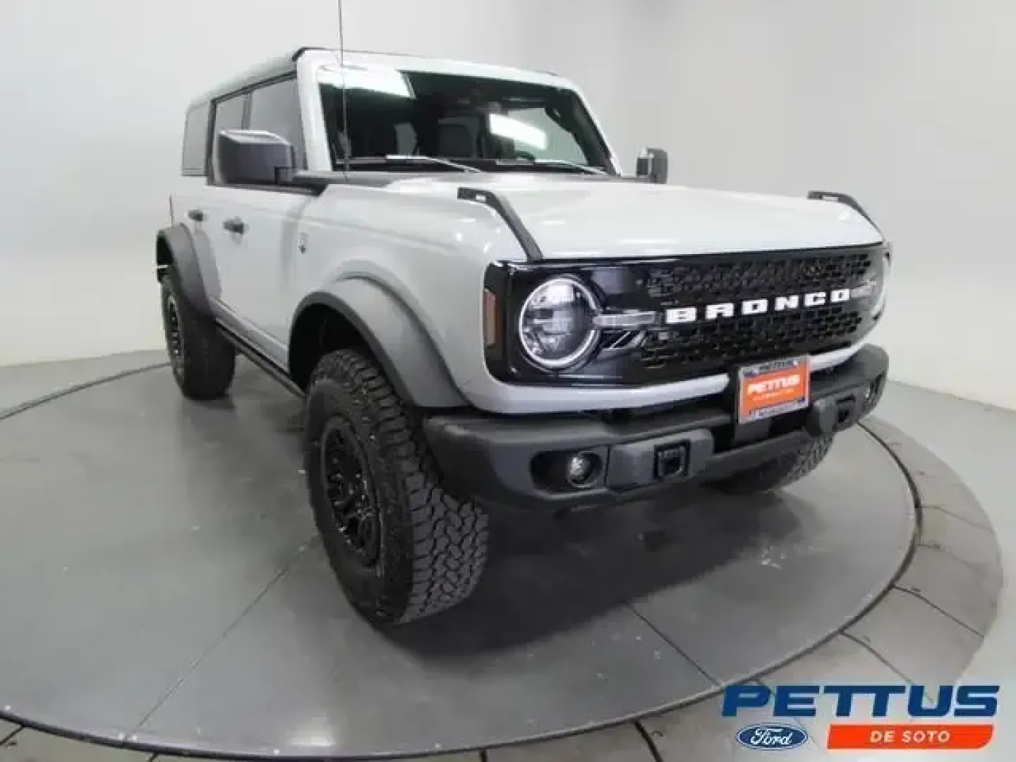 2026 Ford Bronco Big Bend (1FMEE7BH4TL) with an 2.3L EcoBoost I-4 engine, located at 12836 Highway 21, De Soto, MO, 63020, (636) 337-7777, 38.151867, -90.575615 - Weekend trail runs, river floats, and spontaneous road trips out past De Soto all feel better when your SUV is ready for the plan-and the backup plan. If your ideal lifestyle mixes daily driving with dirt-road detours, this **2026 Ford Bronco Big Bend** is built for it. With just **5 miles** on the - Photo#0