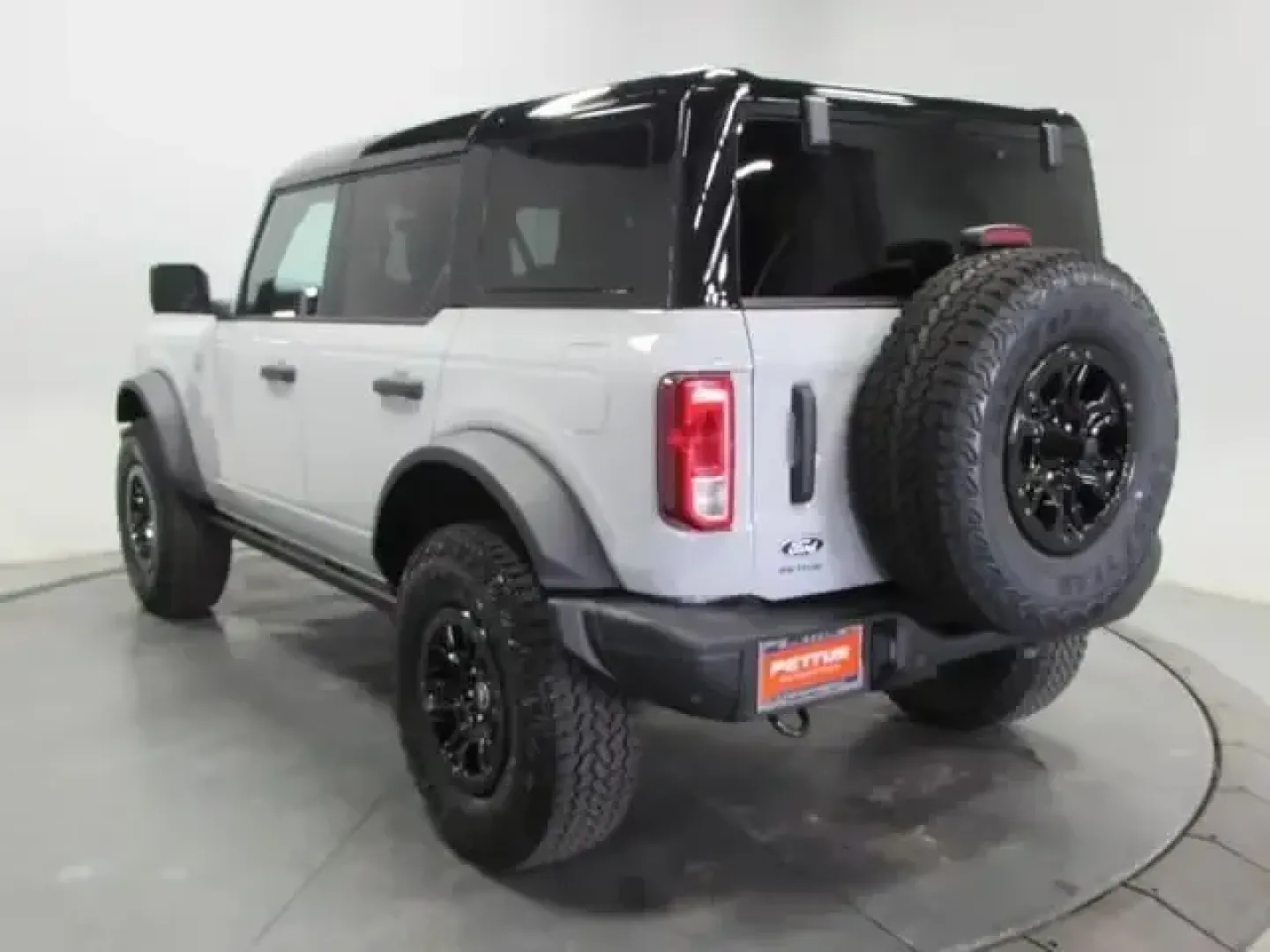 2026 Ford Bronco Big Bend (1FMEE7BH4TL) with an 2.3L EcoBoost I-4 engine, located at 12836 Highway 21, De Soto, MO, 63020, (636) 337-7777, 38.151867, -90.575615 - Weekend trail runs, river floats, and spontaneous road trips out past De Soto all feel better when your SUV is ready for the plan-and the backup plan. If your ideal lifestyle mixes daily driving with dirt-road detours, this **2026 Ford Bronco Big Bend** is built for it. With just **5 miles** on the - Photo#4