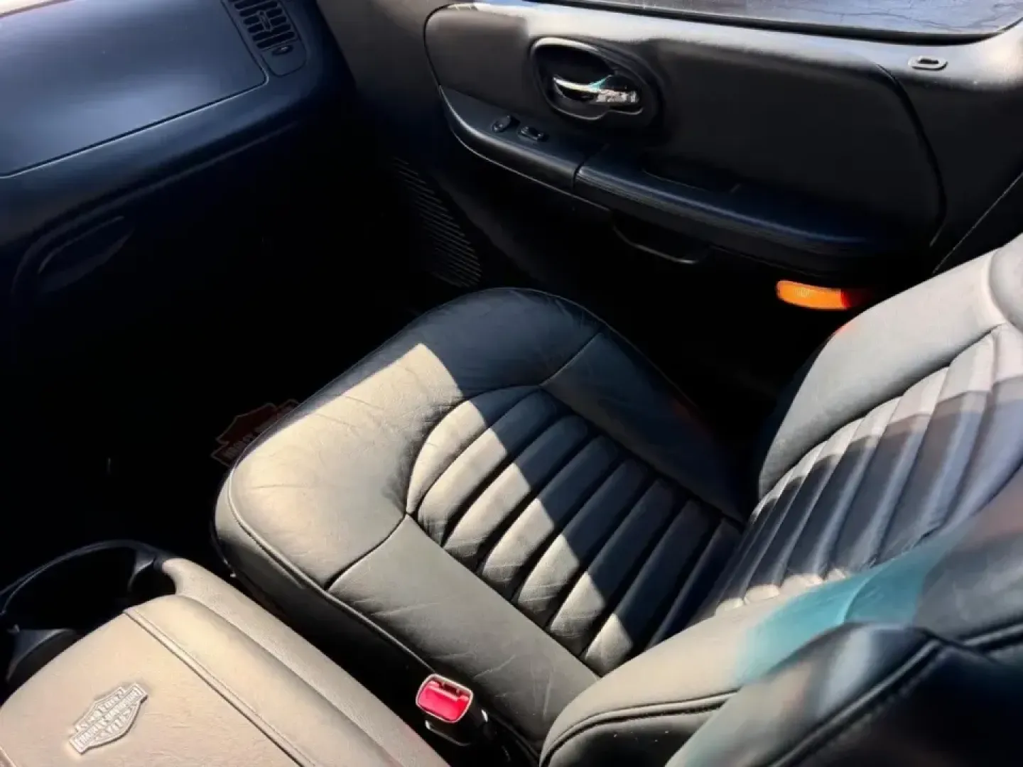 2000 /Black Leather Ford F-150 Harley-Davidson (2FTRX07L3YC) with an 5.4L engine, 4-Speed Automatic Overdrive transmission, located at 141 Commercial Dr, Fredericktown, MO, 63645, (573) 783-6432, 37.570087, -90.320648 - Own the commute, the campsite, and the weekend cruise with a truck that turns errands into an experience: this 2000 Ford F-150 Harley-Davidson Edition is built for drivers who want classic American style with real everyday usefulness. Whether you're hauling gear to a tailgate, towing a small trailer - Photo#15