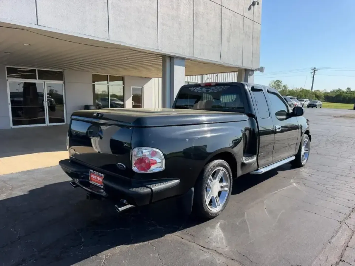 2000 /Black Leather Ford F-150 Harley-Davidson (2FTRX07L3YC) with an 5.4L engine, 4-Speed Automatic Overdrive transmission, located at 141 Commercial Dr, Fredericktown, MO, 63645, (573) 783-6432, 37.570087, -90.320648 - Own the commute, the campsite, and the weekend cruise with a truck that turns errands into an experience: this 2000 Ford F-150 Harley-Davidson Edition is built for drivers who want classic American style with real everyday usefulness. Whether you're hauling gear to a tailgate, towing a small trailer - Photo#2