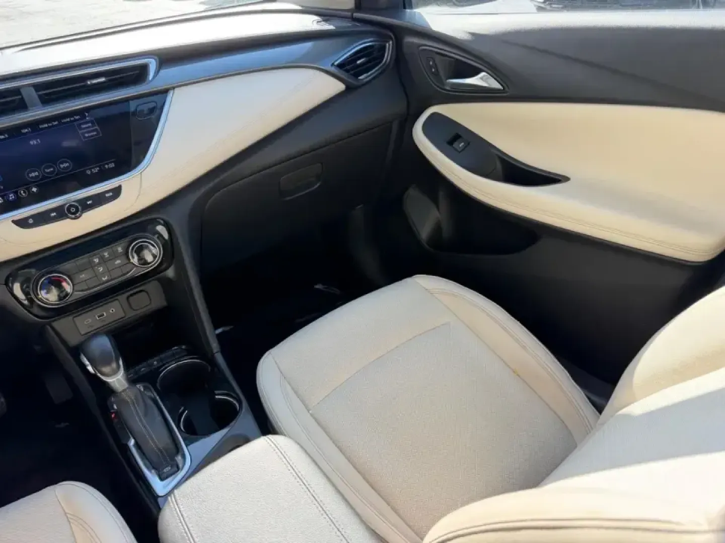 2020 /Whisper Beige with Ebony interior accents Cloth Buick Encore GX Preferred (KL4MMCSL6LB) with an ECOTEC 1.3L Turbo engine, Automatic transmission, located at 141 Commercial Dr, Fredericktown, MO, 63645, (573) 783-6432, 37.570087, -90.320648 - Whether you're juggling school drop-offs, commuting down US-67, or planning a weekend escape to Johnson's Shut-Ins, this 2020 Buick Encore GX Preferred is the kind of compact SUV that fits real-life Fredericktown, MO driving. With confident All Wheel Drive, a fuel-sipping 1.3L turbocharged engine, a - Photo#17