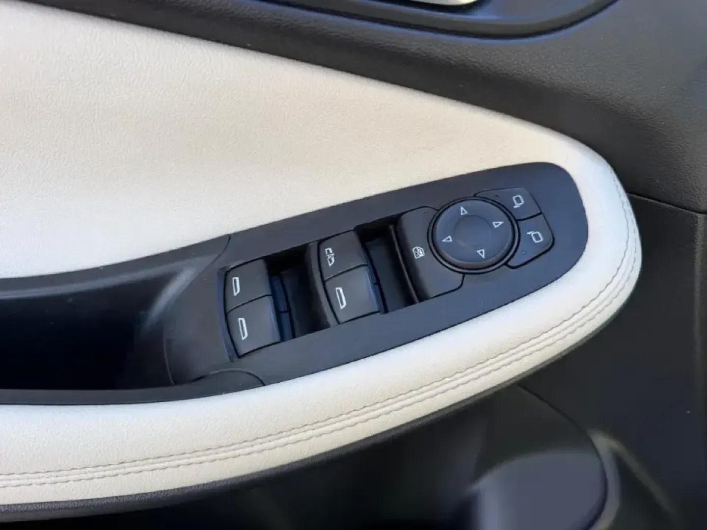 2020 /Whisper Beige with Ebony interior accents Cloth Buick Encore GX Preferred (KL4MMCSL6LB) with an ECOTEC 1.3L Turbo engine, Automatic transmission, located at 141 Commercial Dr, Fredericktown, MO, 63645, (573) 783-6432, 37.570087, -90.320648 - Whether you're juggling school drop-offs, commuting down US-67, or planning a weekend escape to Johnson's Shut-Ins, this 2020 Buick Encore GX Preferred is the kind of compact SUV that fits real-life Fredericktown, MO driving. With confident All Wheel Drive, a fuel-sipping 1.3L turbocharged engine, a - Photo#18