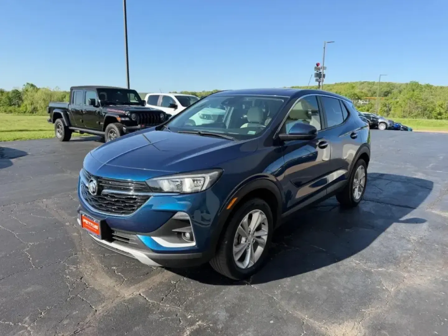 2020 /Whisper Beige with Ebony interior accents Cloth Buick Encore GX Preferred (KL4MMCSL6LB) with an ECOTEC 1.3L Turbo engine, Automatic transmission, located at 141 Commercial Dr, Fredericktown, MO, 63645, (573) 783-6432, 37.570087, -90.320648 - Whether you're juggling school drop-offs, commuting down US-67, or planning a weekend escape to Johnson's Shut-Ins, this 2020 Buick Encore GX Preferred is the kind of compact SUV that fits real-life Fredericktown, MO driving. With confident All Wheel Drive, a fuel-sipping 1.3L turbocharged engine, a - Photo#6