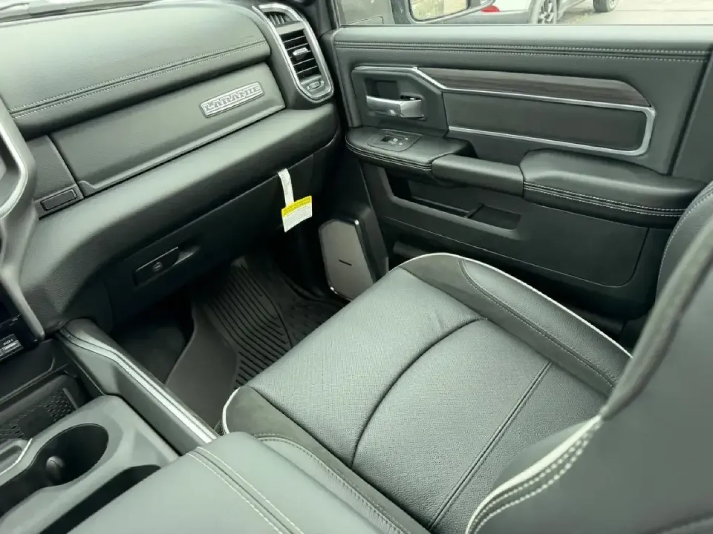 2026 /Black Leather Ram 3500 Laramie (3C63RRJL9TG) with an Straight 6 Turbocharged Diesel engine, 6A transmission, located at 970 Woodlawn Dr., Farmington, MO, 63640, (573) 431-7800, 37.825642, -90.468674 - Built for big jobs, long hauls, and weekend getaways, this 2026 Ram 3500 Laramie is the kind of heavy-duty truck that fits real life in Southeast Missouri-whether you're towing equipment out toward the back roads, hauling supplies for a property project, or loading up for a road trip through the Oza - Photo#17
