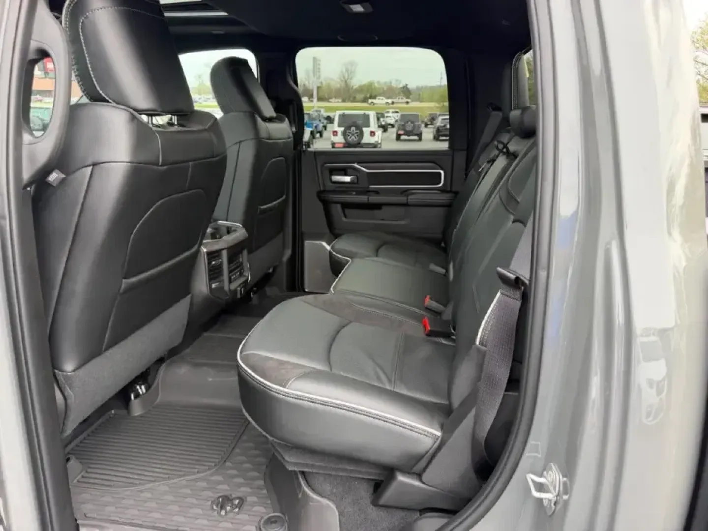 2026 /Black Leather Ram 3500 Laramie (3C63RRJL9TG) with an Straight 6 Turbocharged Diesel engine, 6A transmission, located at 970 Woodlawn Dr., Farmington, MO, 63640, (573) 431-7800, 37.825642, -90.468674 - Built for big jobs, long hauls, and weekend getaways, this 2026 Ram 3500 Laramie is the kind of heavy-duty truck that fits real life in Southeast Missouri-whether you're towing equipment out toward the back roads, hauling supplies for a property project, or loading up for a road trip through the Oza - Photo#8
