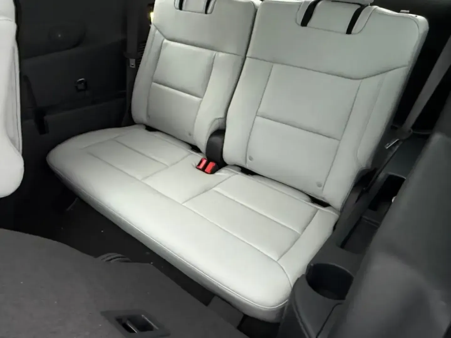 2026 /Salt Crystal/Onyx Leather Ford Explorer Platinum (1FMUK8HH1TG) with an 2.3L EcoBoost I-4 engine, Automatic transmission, located at 141 Commercial Dr, Fredericktown, MO, 63645, (573) 783-6432, 37.570087, -90.320648 - Whether you're shuttling kids to practice, commuting from the Park Hills area, or loading up for a weekend at Mark Twain National Forest, this 2026 Ford Explorer Platinum is built to make every mile feel easier-and more enjoyable. With just 4 miles on the odometer, it delivers that new-car feel with - Photo#9