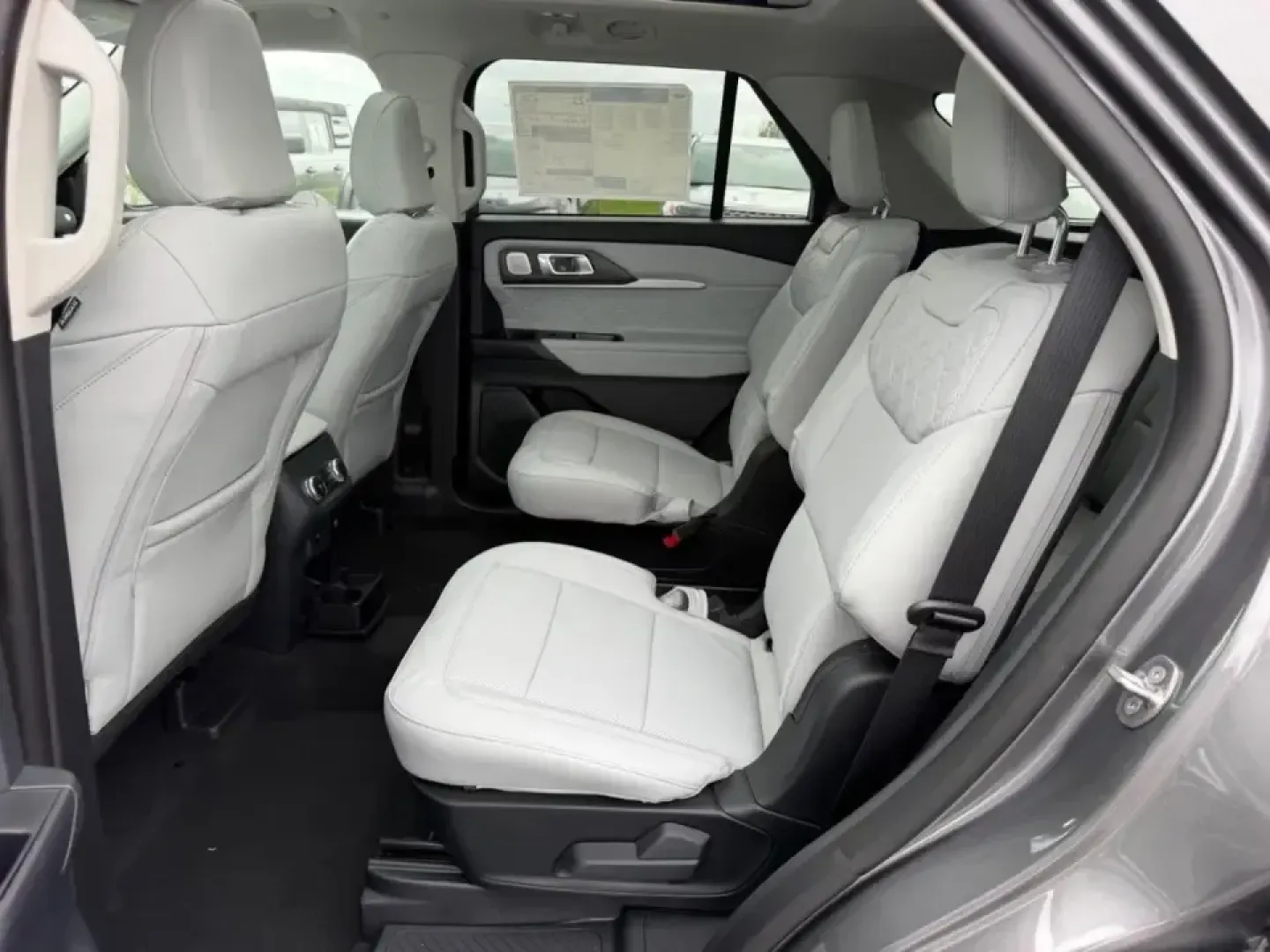 2026 /Salt Crystal/Onyx Leather Ford Explorer Platinum (1FMUK8HH1TG) with an 2.3L EcoBoost I-4 engine, Automatic transmission, located at 141 Commercial Dr, Fredericktown, MO, 63645, (573) 783-6432, 37.570087, -90.320648 - Whether you're shuttling kids to practice, commuting from the Park Hills area, or loading up for a weekend at Mark Twain National Forest, this 2026 Ford Explorer Platinum is built to make every mile feel easier-and more enjoyable. With just 4 miles on the odometer, it delivers that new-car feel with - Photo#10