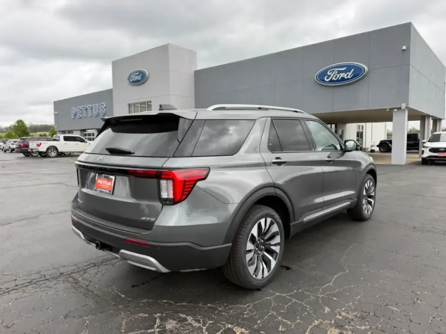 2026 /Salt Crystal/Onyx Leather Ford Explorer Platinum (1FMUK8HH1TG) with an 2.3L EcoBoost I-4 engine, Automatic transmission, located at 141 Commercial Dr, Fredericktown, MO, 63645, (573) 783-6432, 37.570087, -90.320648 - Whether you're shuttling kids to practice, commuting from the Park Hills area, or loading up for a weekend at Mark Twain National Forest, this 2026 Ford Explorer Platinum is built to make every mile feel easier-and more enjoyable. With just 4 miles on the odometer, it delivers that new-car feel with - Photo#2