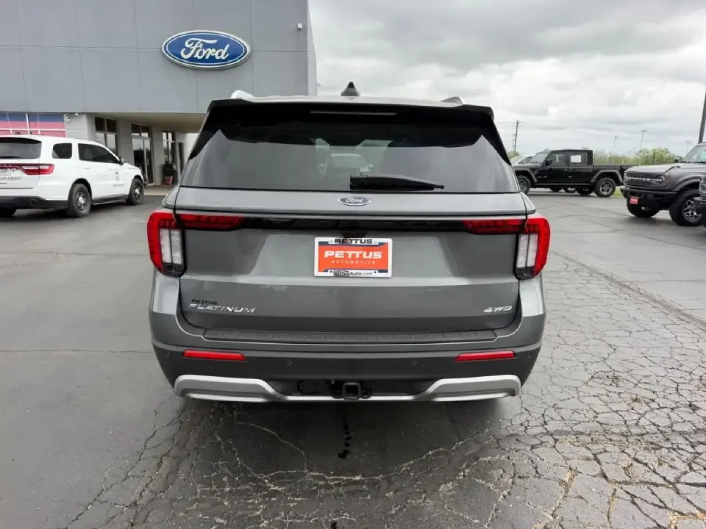 2026 /Salt Crystal/Onyx Leather Ford Explorer Platinum (1FMUK8HH1TG) with an 2.3L EcoBoost I-4 engine, Automatic transmission, located at 141 Commercial Dr, Fredericktown, MO, 63645, (573) 783-6432, 37.570087, -90.320648 - Whether you're shuttling kids to practice, commuting from the Park Hills area, or loading up for a weekend at Mark Twain National Forest, this 2026 Ford Explorer Platinum is built to make every mile feel easier-and more enjoyable. With just 4 miles on the odometer, it delivers that new-car feel with - Photo#3