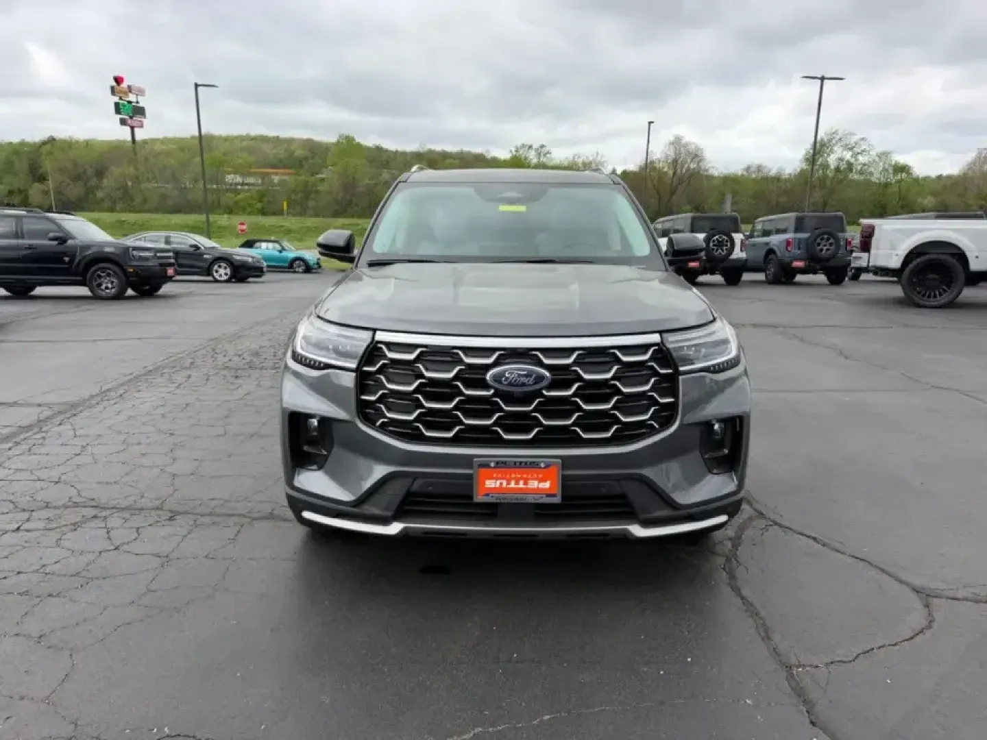 2026 /Salt Crystal/Onyx Leather Ford Explorer Platinum (1FMUK8HH1TG) with an 2.3L EcoBoost I-4 engine, Automatic transmission, located at 141 Commercial Dr, Fredericktown, MO, 63645, (573) 783-6432, 37.570087, -90.320648 - Whether you're shuttling kids to practice, commuting from the Park Hills area, or loading up for a weekend at Mark Twain National Forest, this 2026 Ford Explorer Platinum is built to make every mile feel easier-and more enjoyable. With just 4 miles on the odometer, it delivers that new-car feel with - Photo#8