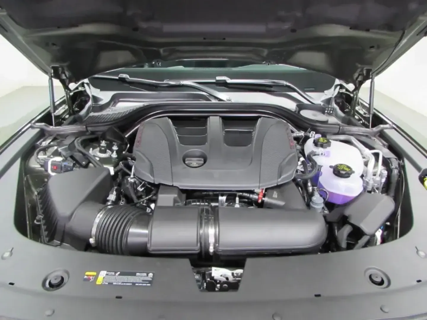 2026 /Black Dodge Charger R/T Scat Pack (2C3CDAMP3TR) with an 3.0L V6 DOHC 24V engine, Automatic transmission, located at 12830 Highway 21, De Soto, MO, 63020, (636) 337-7777, 38.153099, -90.573624 - If your ideal weekend includes a sunrise run down Highway 21, a cruise through De Soto's Main Street, and a confident all-weather drive back home when Missouri skies turn gray, this 2026 Dodge Charger Scat Pack Coupe is built for that lifestyle. With just 15 miles, it delivers the thrill of modern m - Photo#9