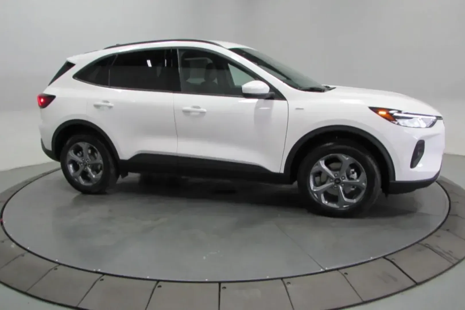 2025 /Ebony Leather Trimmed Ford Escape Hybrid ST-Line Select (1FMCU9NZ1SU) with an 2.5L iVCT Atkinson Cycle I-4 Hybrid engine, located at 12836 Highway 21, De Soto, MO, 63020, (636) 337-7777, 38.151867, -90.575615 - **Experience Adventure with the 2025 Ford Escape Hybrid Your Ideal SUV for Everyday Life!**<br /> <br /> Step into a world of versatile driving with the 2025 Ford Escape Hybrid. This sporty, all-wheel-drive SUV is not just a vehicle; it's your partner for every journey, whether you're commuting to - Photo#3
