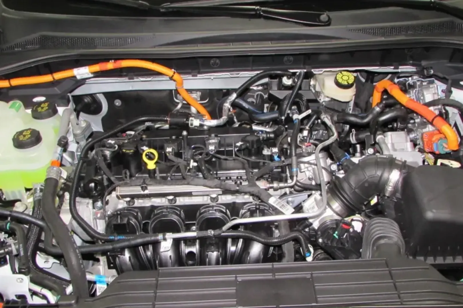 2025 /Ebony Leather Trimmed Ford Escape Hybrid ST-Line Select (1FMCU9NZ1SU) with an 2.5L iVCT Atkinson Cycle I-4 Hybrid engine, located at 12836 Highway 21, De Soto, MO, 63020, (636) 337-7777, 38.151867, -90.575615 - **Experience Adventure with the 2025 Ford Escape Hybrid Your Ideal SUV for Everyday Life!**<br /> <br /> Step into a world of versatile driving with the 2025 Ford Escape Hybrid. This sporty, all-wheel-drive SUV is not just a vehicle; it's your partner for every journey, whether you're commuting to - Photo#8