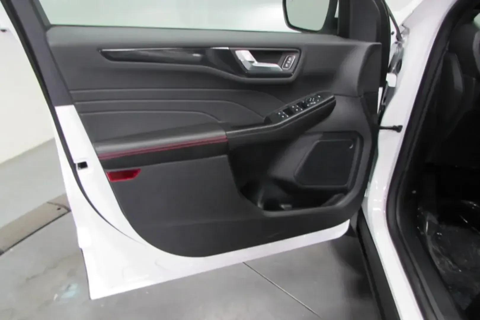 2025 /Ebony Leather Trimmed Ford Escape Hybrid ST-Line Select (1FMCU9NZ1SU) with an 2.5L iVCT Atkinson Cycle I-4 Hybrid engine, located at 12836 Highway 21, De Soto, MO, 63020, (636) 337-7777, 38.151867, -90.575615 - **Experience Adventure with the 2025 Ford Escape Hybrid Your Ideal SUV for Everyday Life!**<br /> <br /> Step into a world of versatile driving with the 2025 Ford Escape Hybrid. This sporty, all-wheel-drive SUV is not just a vehicle; it's your partner for every journey, whether you're commuting to - Photo#11