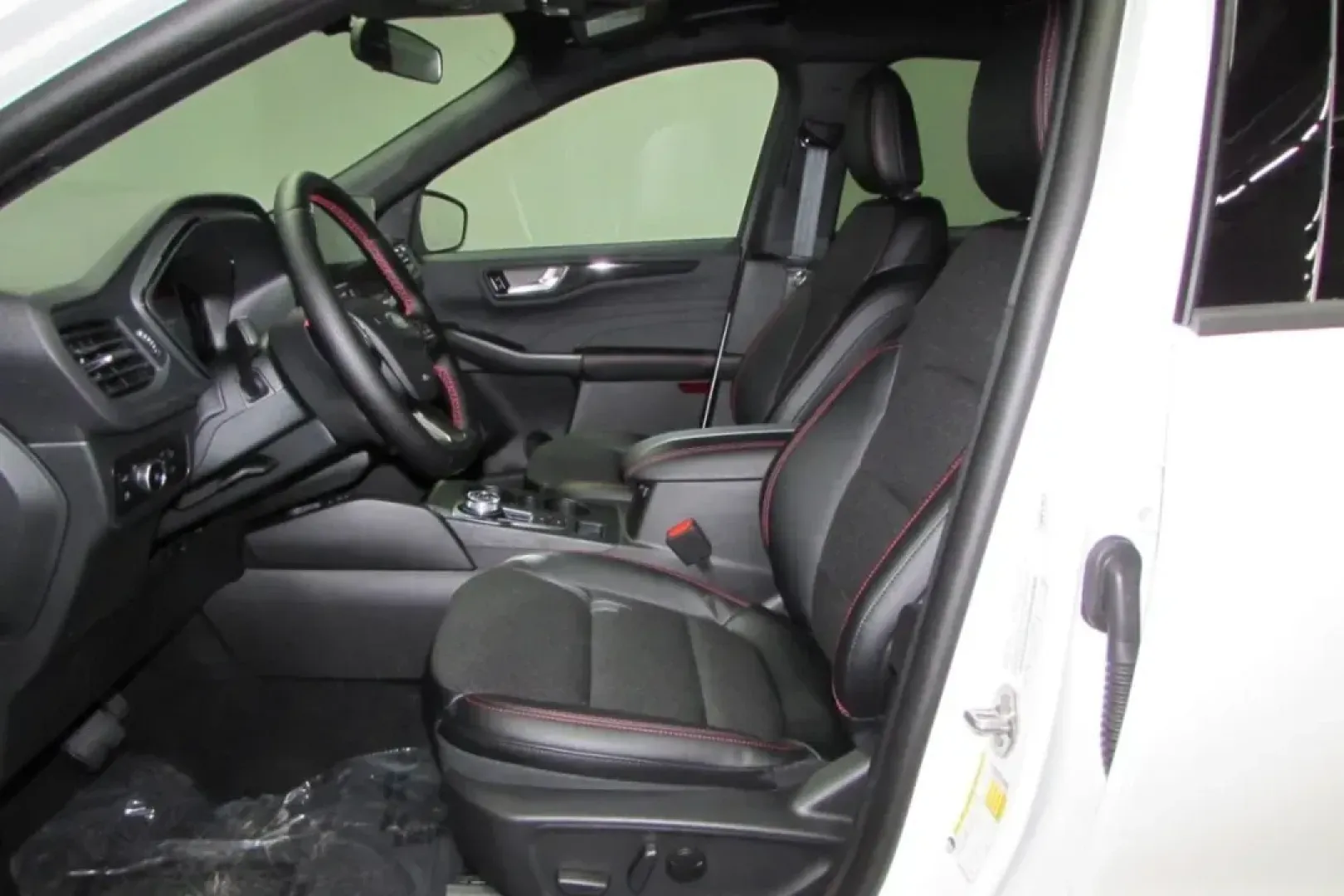 2025 /Ebony Leather Trimmed Ford Escape Hybrid ST-Line Select (1FMCU9NZ1SU) with an 2.5L iVCT Atkinson Cycle I-4 Hybrid engine, located at 12836 Highway 21, De Soto, MO, 63020, (636) 337-7777, 38.151867, -90.575615 - **Experience Adventure with the 2025 Ford Escape Hybrid Your Ideal SUV for Everyday Life!**<br /> <br /> Step into a world of versatile driving with the 2025 Ford Escape Hybrid. This sporty, all-wheel-drive SUV is not just a vehicle; it's your partner for every journey, whether you're commuting to - Photo#12