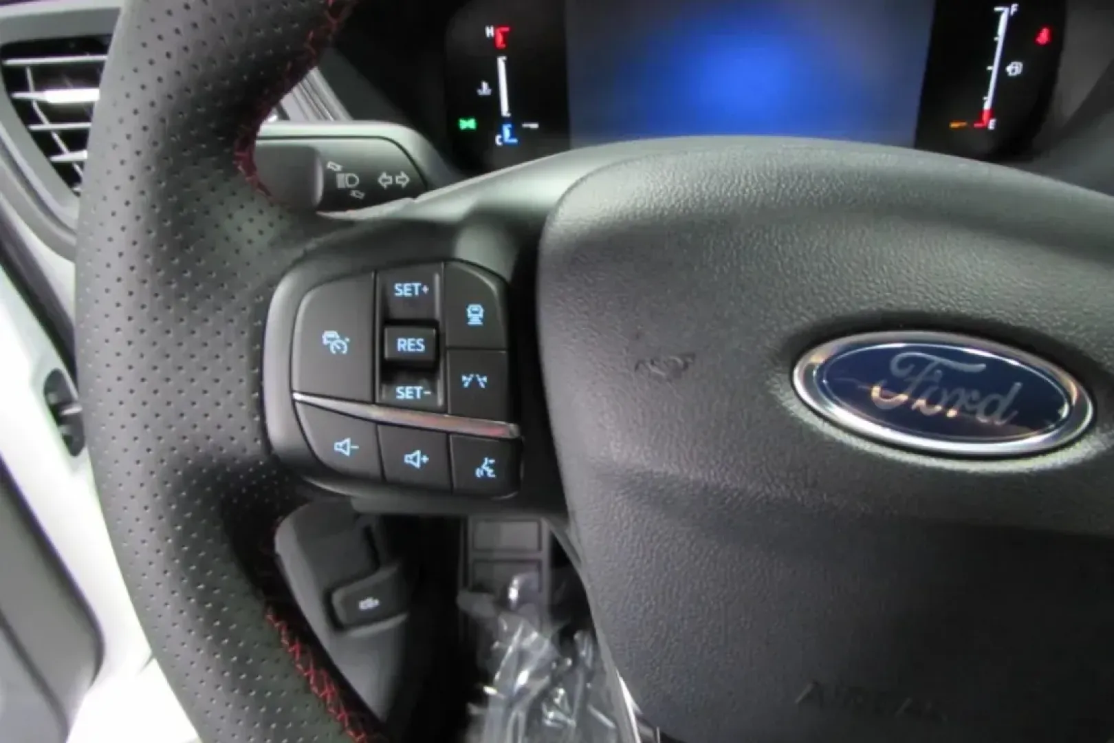 2025 /Ebony Leather Trimmed Ford Escape Hybrid ST-Line Select (1FMCU9NZ1SU) with an 2.5L iVCT Atkinson Cycle I-4 Hybrid engine, located at 12836 Highway 21, De Soto, MO, 63020, (636) 337-7777, 38.151867, -90.575615 - **Experience Adventure with the 2025 Ford Escape Hybrid Your Ideal SUV for Everyday Life!**<br /> <br /> Step into a world of versatile driving with the 2025 Ford Escape Hybrid. This sporty, all-wheel-drive SUV is not just a vehicle; it's your partner for every journey, whether you're commuting to - Photo#15