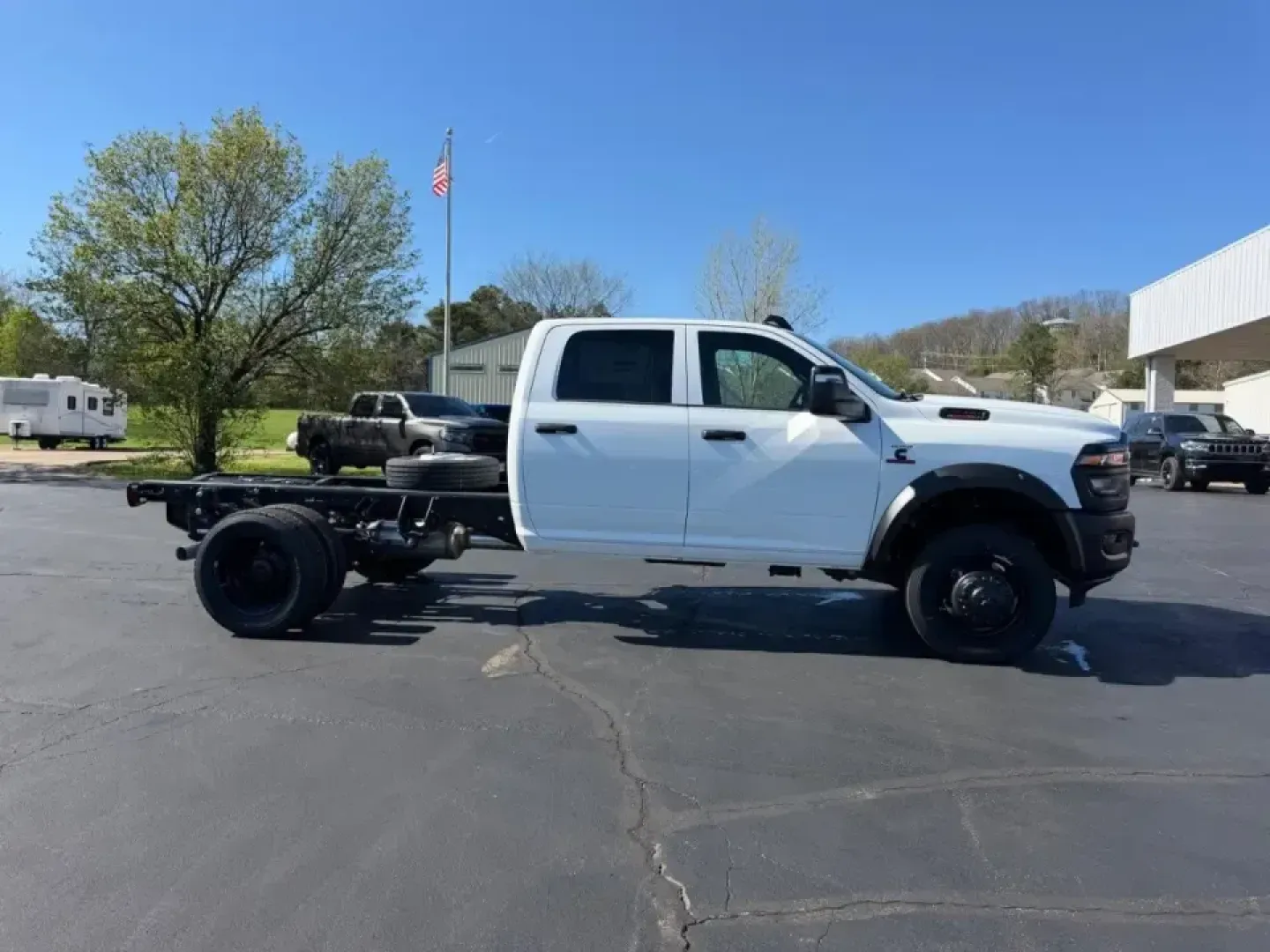 2026 /Diesel Gray/Black Vinyl Ram 5500HD Tradesman (3C7WRNFL1TG) with an Straight 6 Turbocharged Diesel engine, located at 970 Woodlawn Dr., Farmington, MO, 63640, (573) 431-7800, 37.825642, -90.468674 - Built for the kind of workday that starts before sunrise and ends after the last job is wrapped up, this 2026 Ram 5500 Chassis Cab Tradesman is the no-nonsense foundation for a serious business truck-whether you're outfitting a flatbed for hauling equipment, setting up a service body for mobile repa - Photo#1