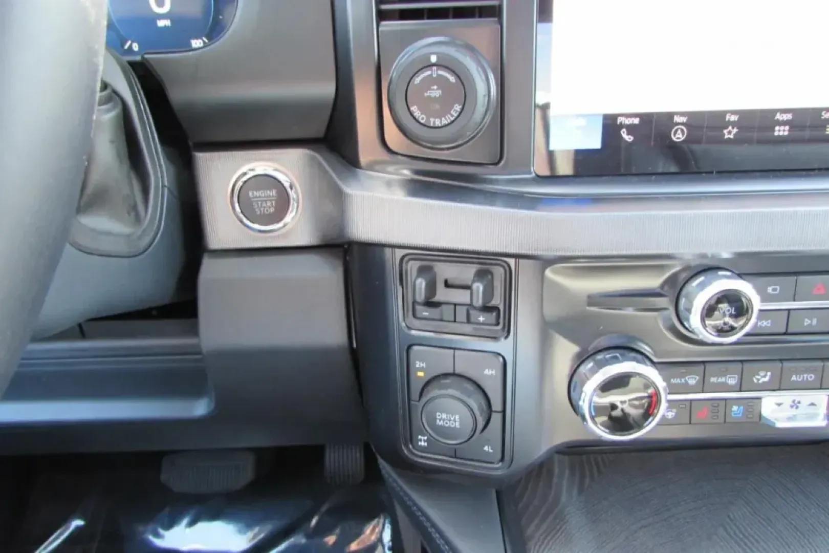 2025 /Black Onyx Leather Ford F-250SD Platinum (1FT8W2BM9SE) with an 6.7L Turbocharged engine, located at 12836 Highway 21, De Soto, MO, 63020, (636) 337-7777, 38.151867, -90.575615 - **Unleash Your Adventures with the 2025 Ford F-250SD Platinum at Pettus Ford De Soto!**<br /> <br /> Are you ready to elevate your lifestyle with a rugged yet refined truck? The **2025 Ford F-250SD Platinum** is built not just for work but for play as well, making it an exceptional choice for those - Photo#26