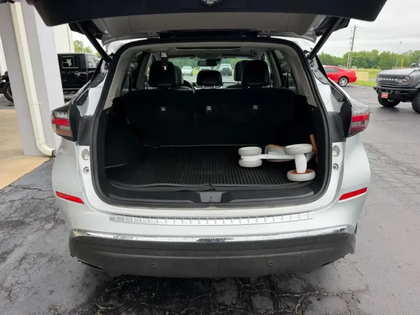 2023 /Graphite Leather Nissan Murano SL (5N1AZ2CS8PC) with an 3.5L DOHC 24-Valve V6 engine, Automatic transmission, located at 141 Commercial Dr, Fredericktown, MO, 63645, (573) 783-6432, 37.570087, -90.320648 - Whether your week is filled with long commutes down US-67, school drop-offs, or weekend escapes to St. Francois State Park, this 2023 Nissan Murano SL AWD is the kind of SUV that fits real-life Missouri driving. It blends confident all-weather traction, a smooth V6, and everyday comfort-making it a - Photo#4