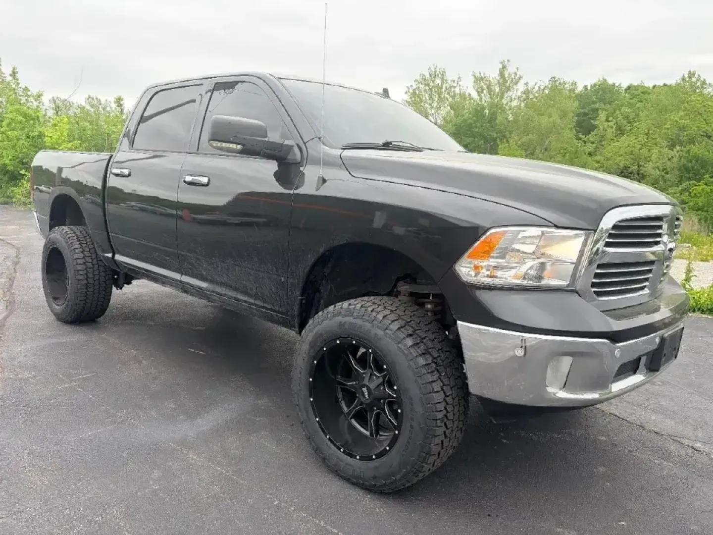 2016 /Diesel Gray/Black Ram 1500 Big Horn (3C6RR7LT6GG) with an 5.7L V8 OHV 16V engine, 6A transmission, located at 12830 Highway 21, De Soto, MO, 63020, (636) 337-7777, 38.153099, -90.573624 - Need a truck that can handle weekday commutes through Jefferson County and still be ready for weekend projects, lake runs, and backroad exploring? This 2016 Ram 1500 Big Horn 4x4 is built for the De Soto lifestyle-strong V8 power for towing and hauling, a comfortable crew cab for friends or family, - Photo#2